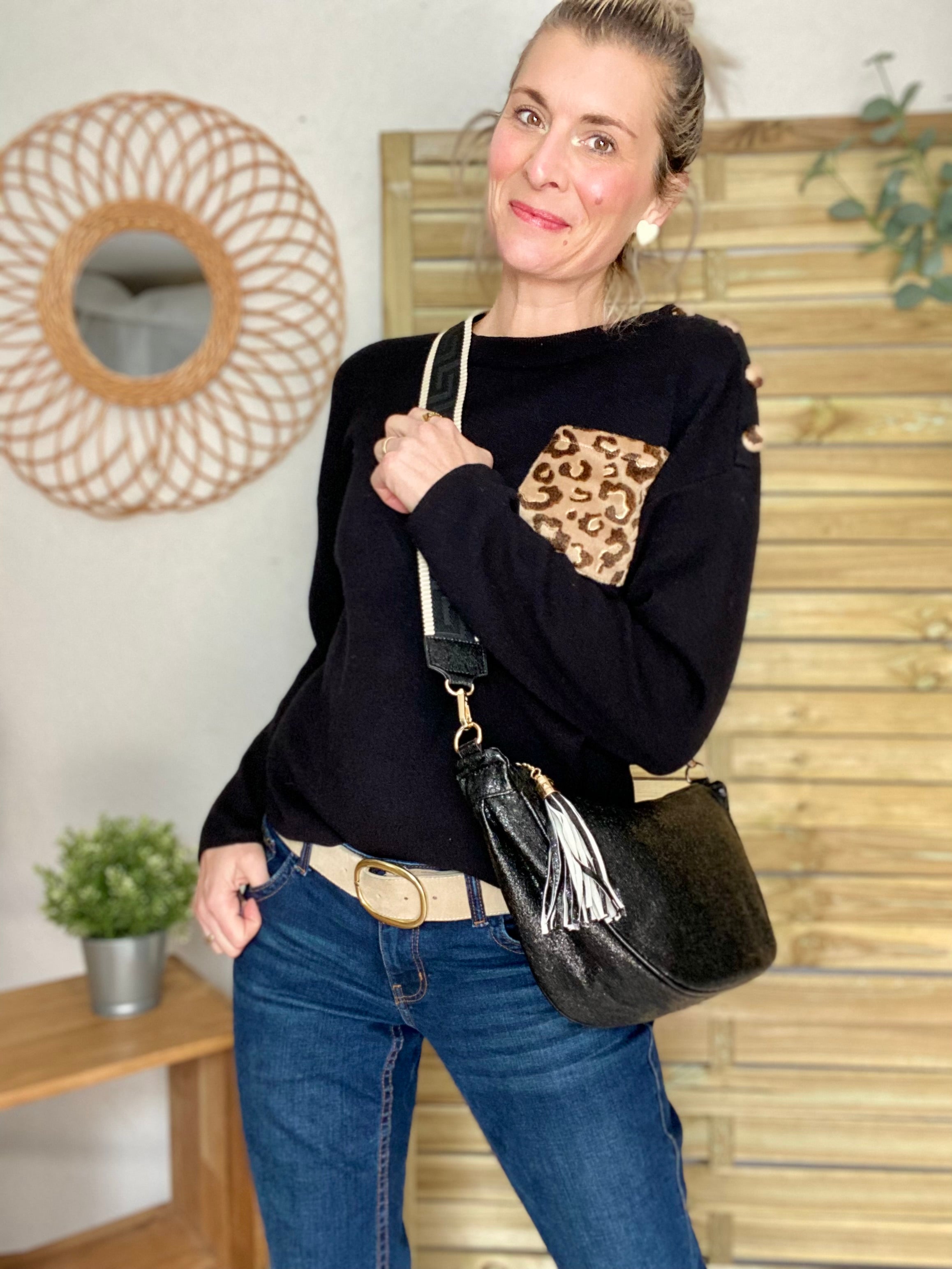 Pull avec poche et boutons Léo 🐆 ISAURE - Noir