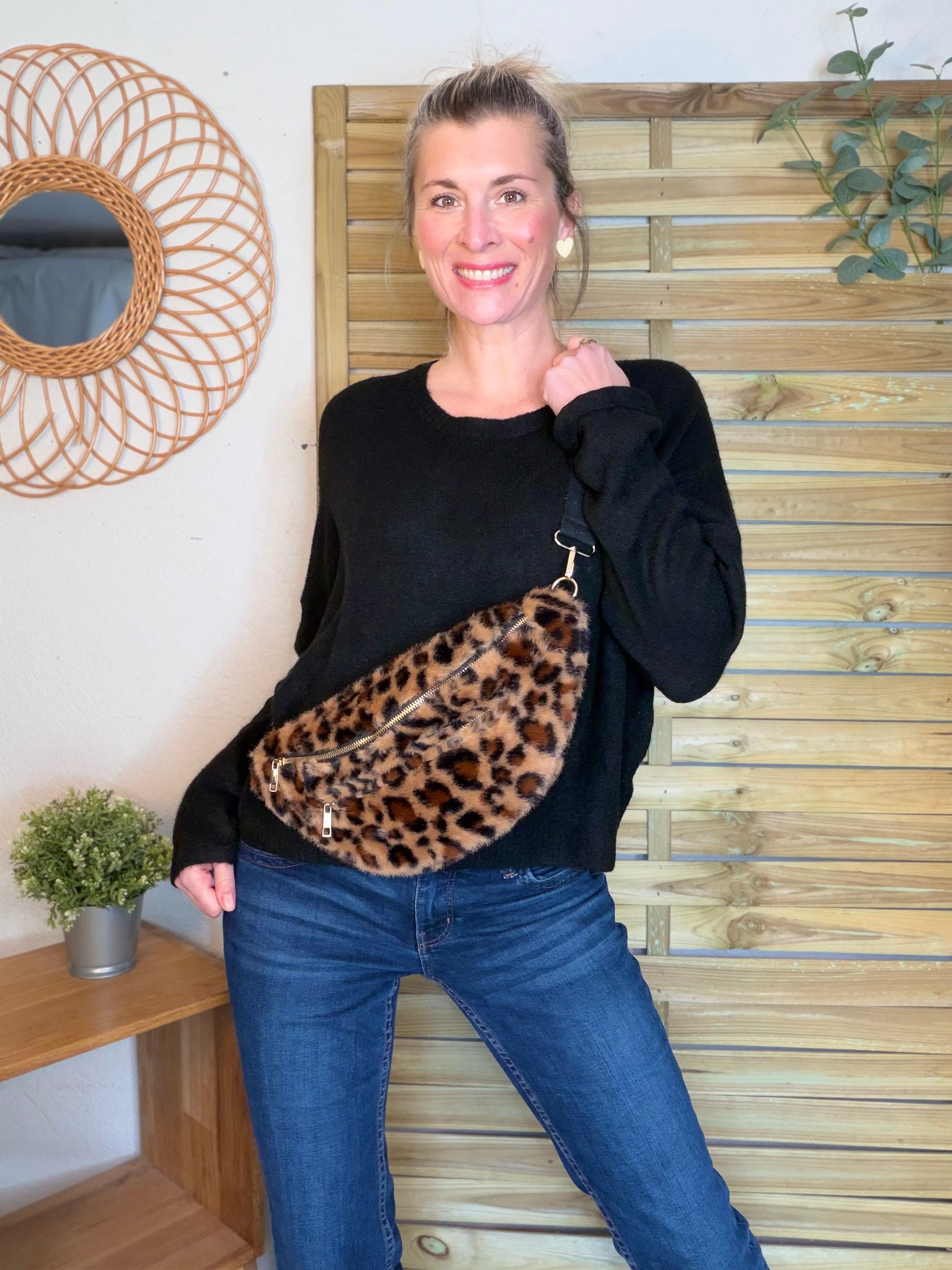 Sac banane L avec poche zippée avant, fourrure Léo Camel - STACEY 🐆