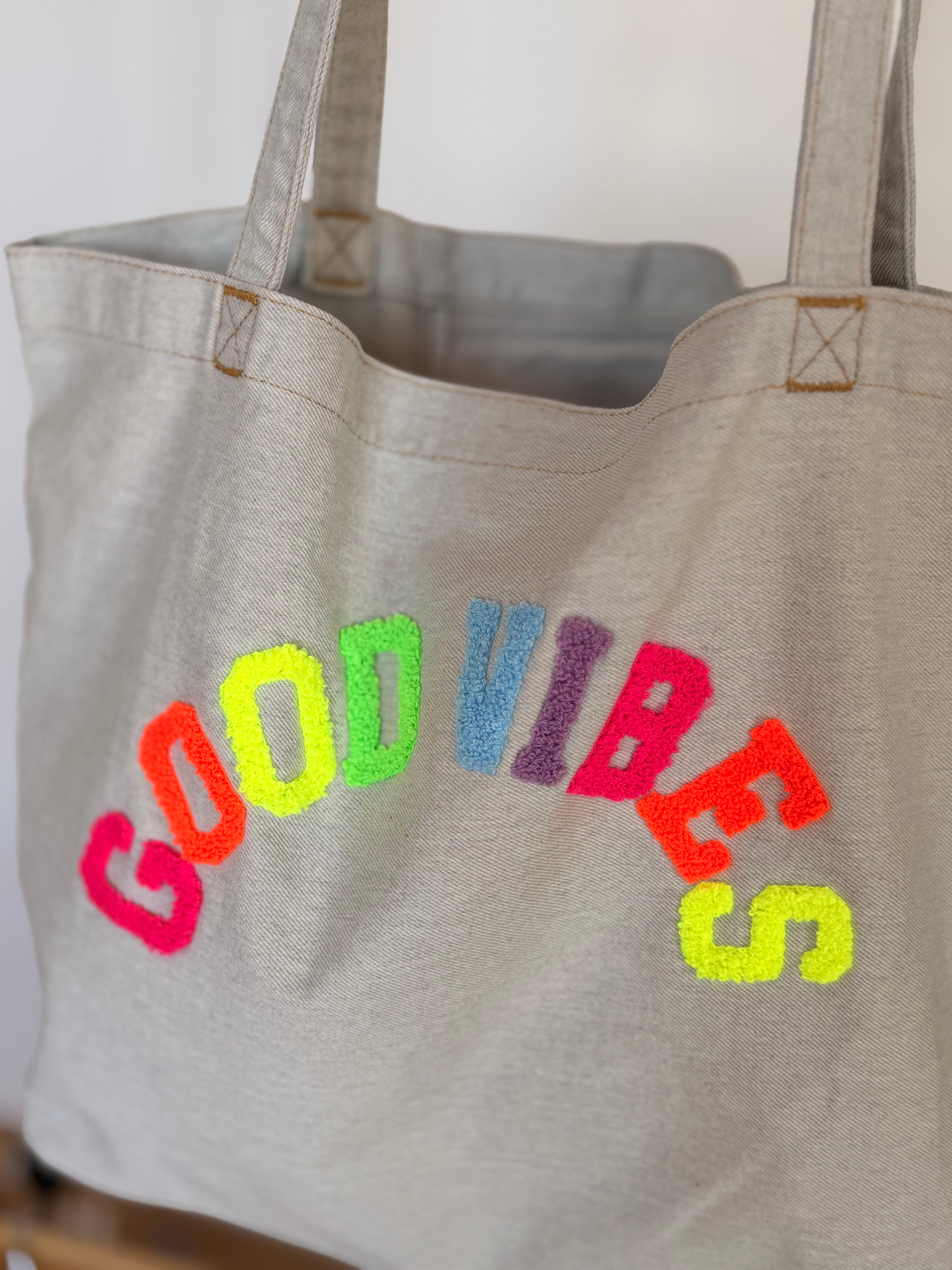 Grand cabas Tote bag GOOD VIBES Jean bleu delavé VANINA
