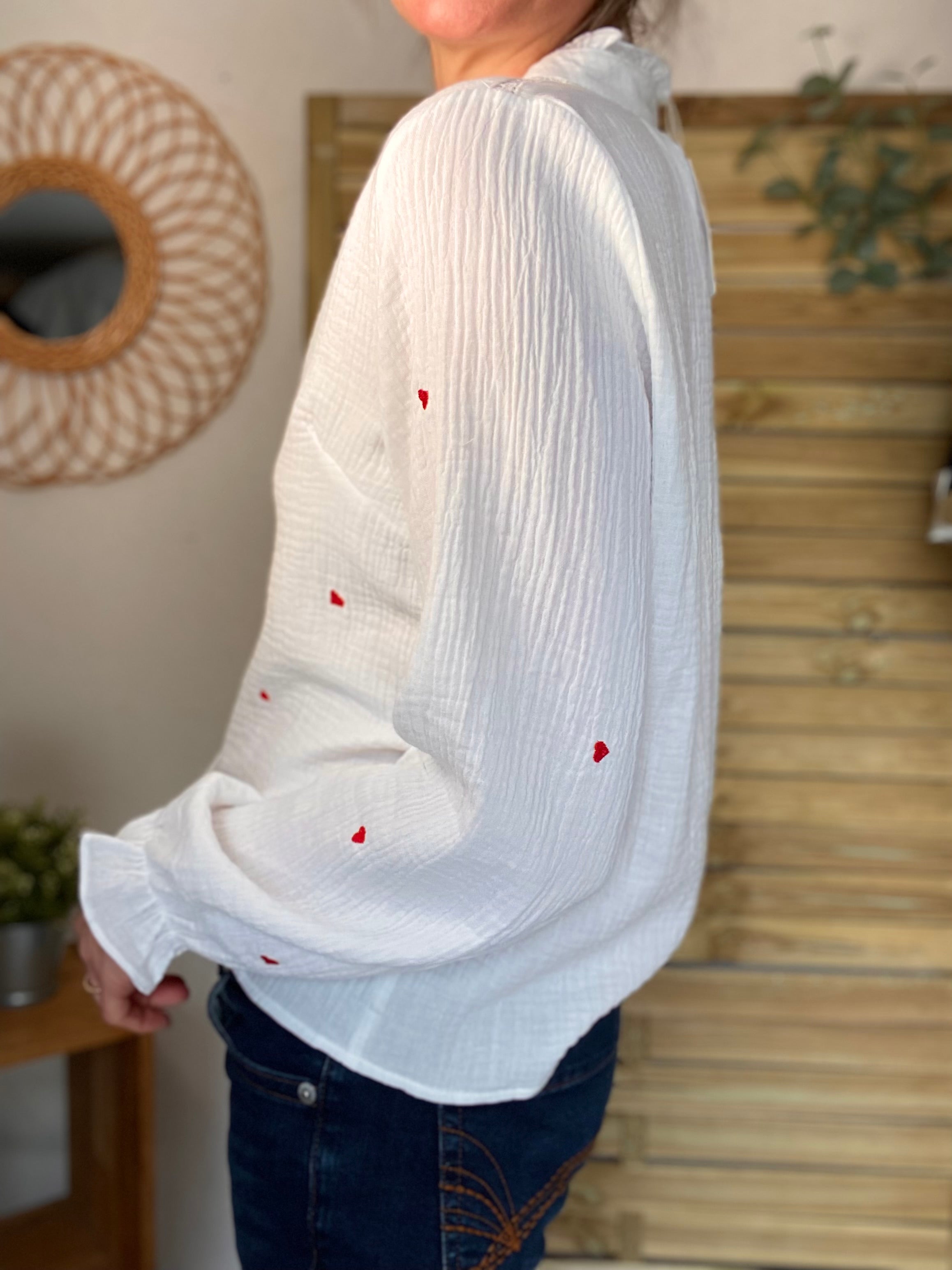 Blouse en gaze de coton avec cœurs brodés rouges ❤️ AYA