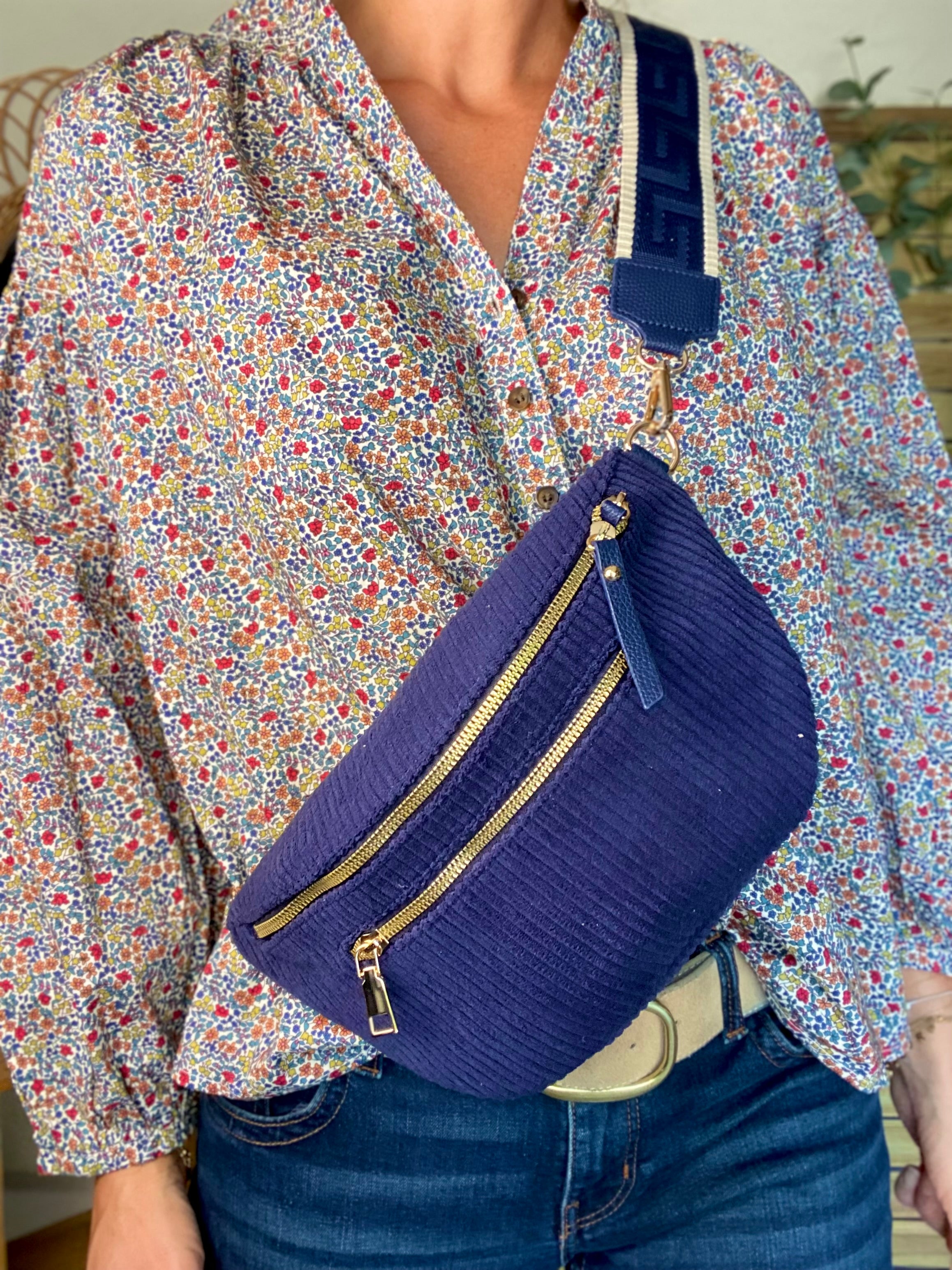 Sac banane L en velours côtelé 2 zips et sangle fantaisie - ASHLY - Bleu marine (côtelé large)