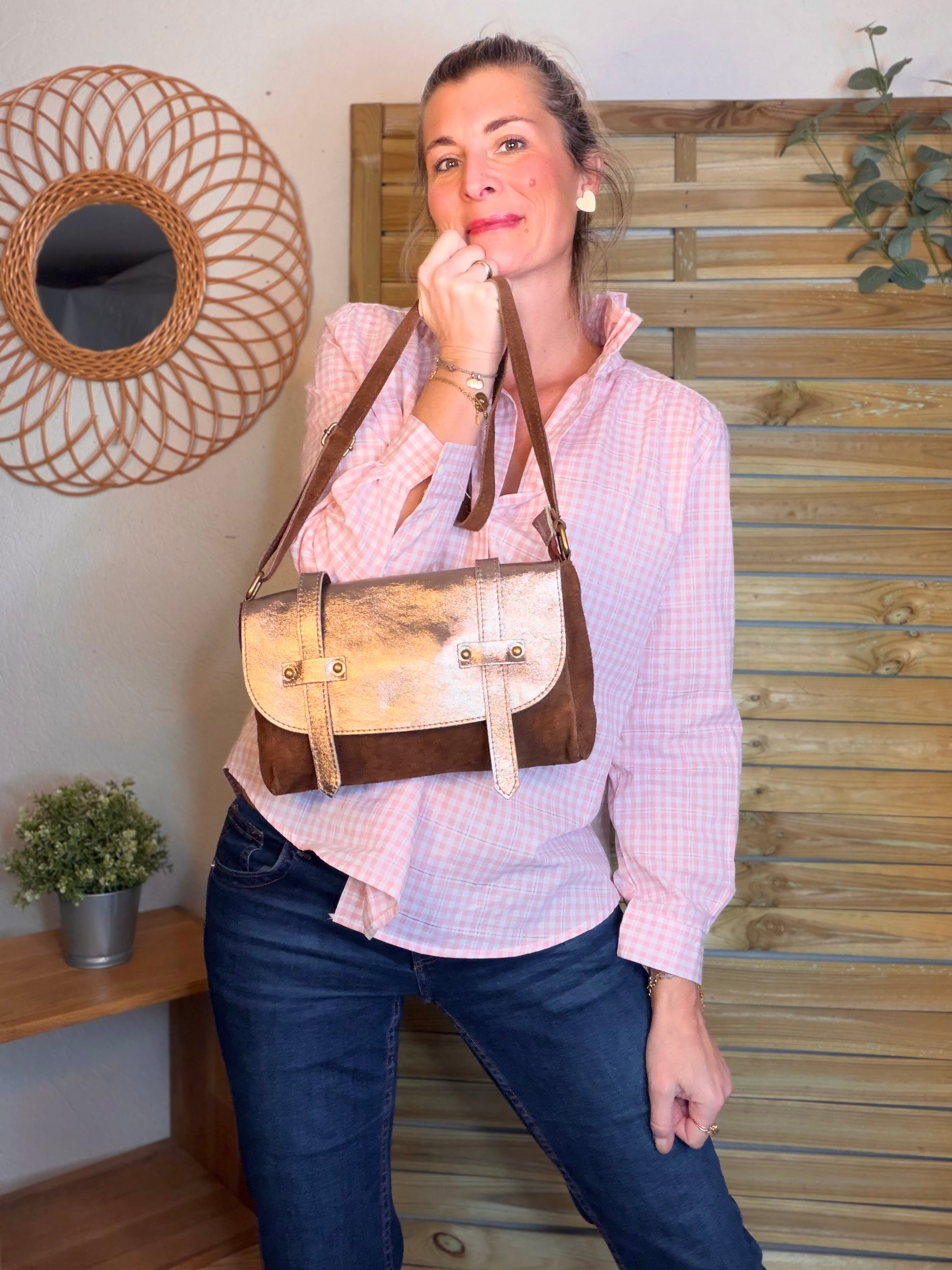 Sac bandoulière en cuir daim et irisé ESMÉE - Choco / Beige