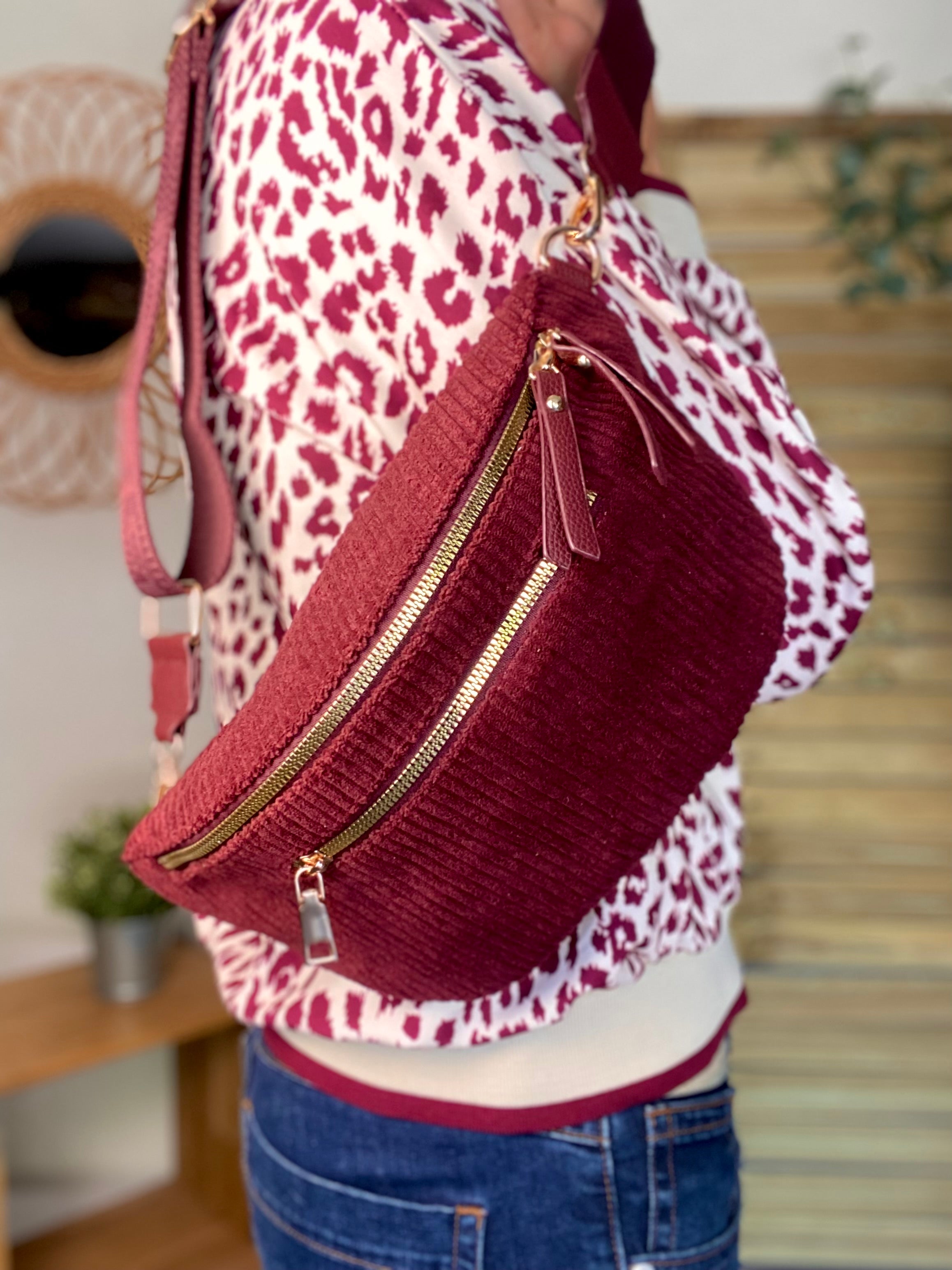 Sac banane L en velours côtelé 2 zips et sangle fantaisie - ASHLY - Bordeaux (côtelé large)