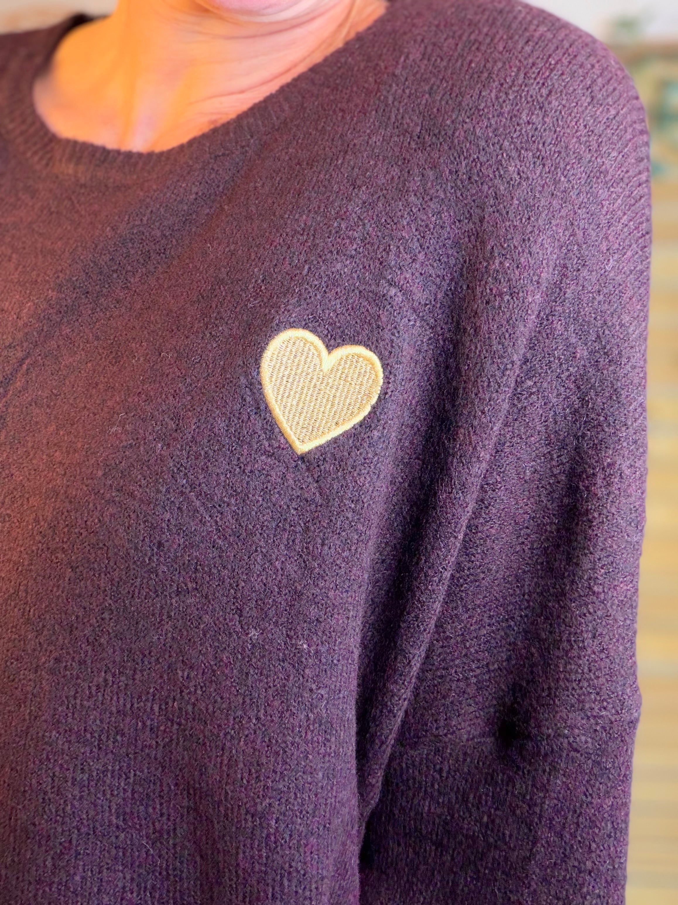 Pull léger en maille cœur doré brodé 💛 MELISSA - Aubergine