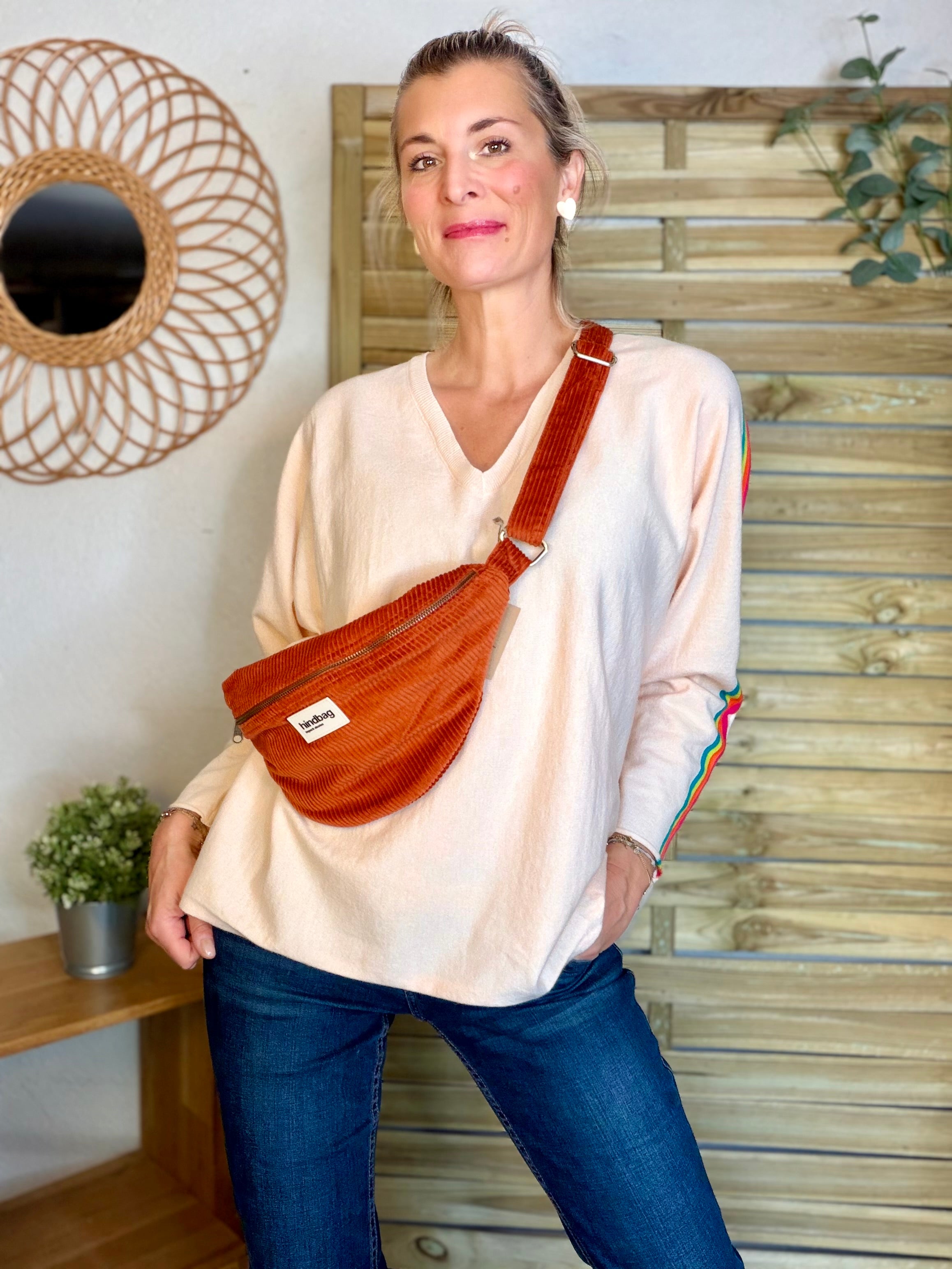 Pull fin avec bandes colorées, col V - RAINBOW OVERSIZE 🌈 Rose orangé