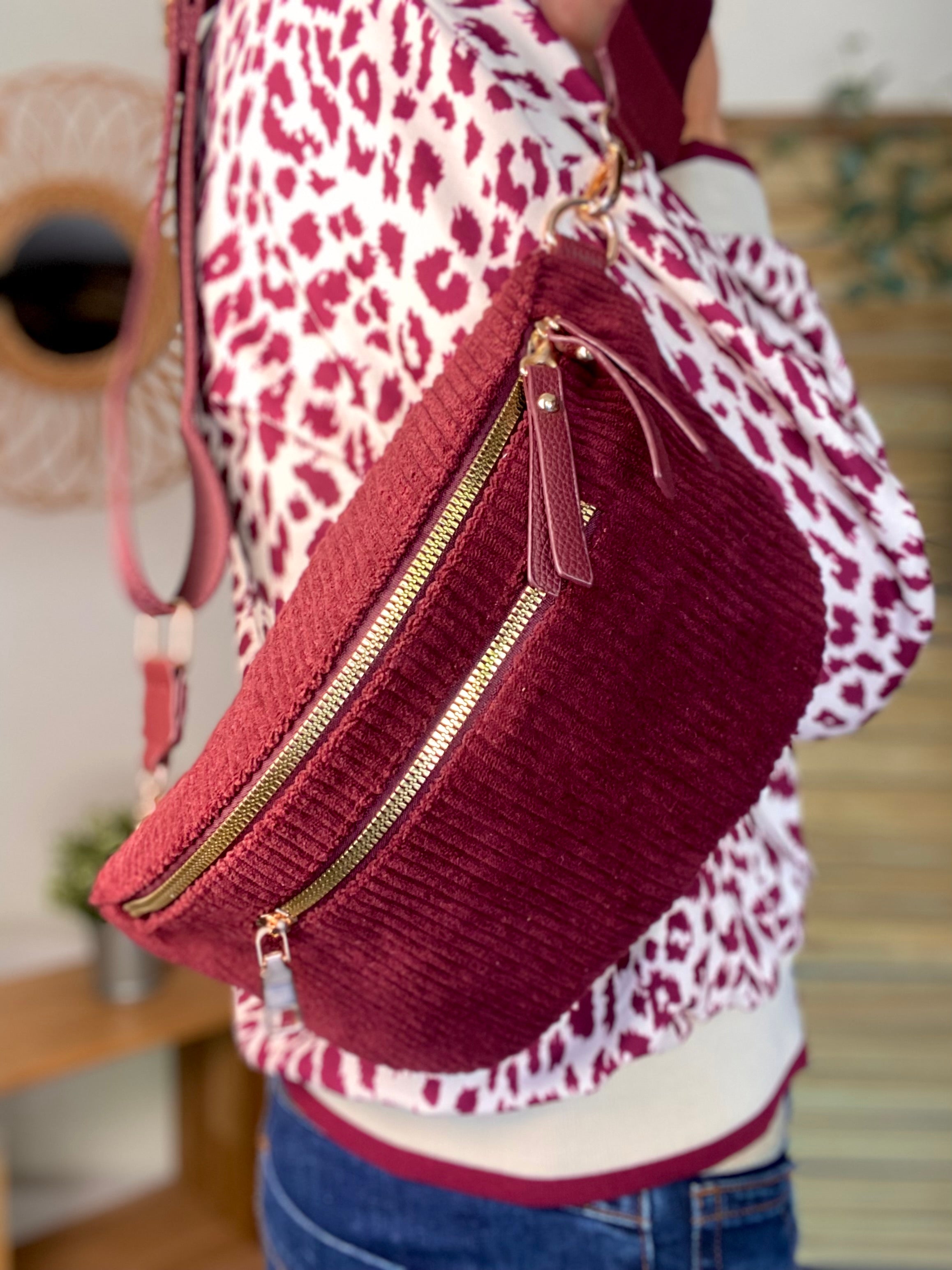 Sac banane L en velours côtelé 2 zips et sangle fantaisie - ASHLY - Bordeaux (côtelé large)