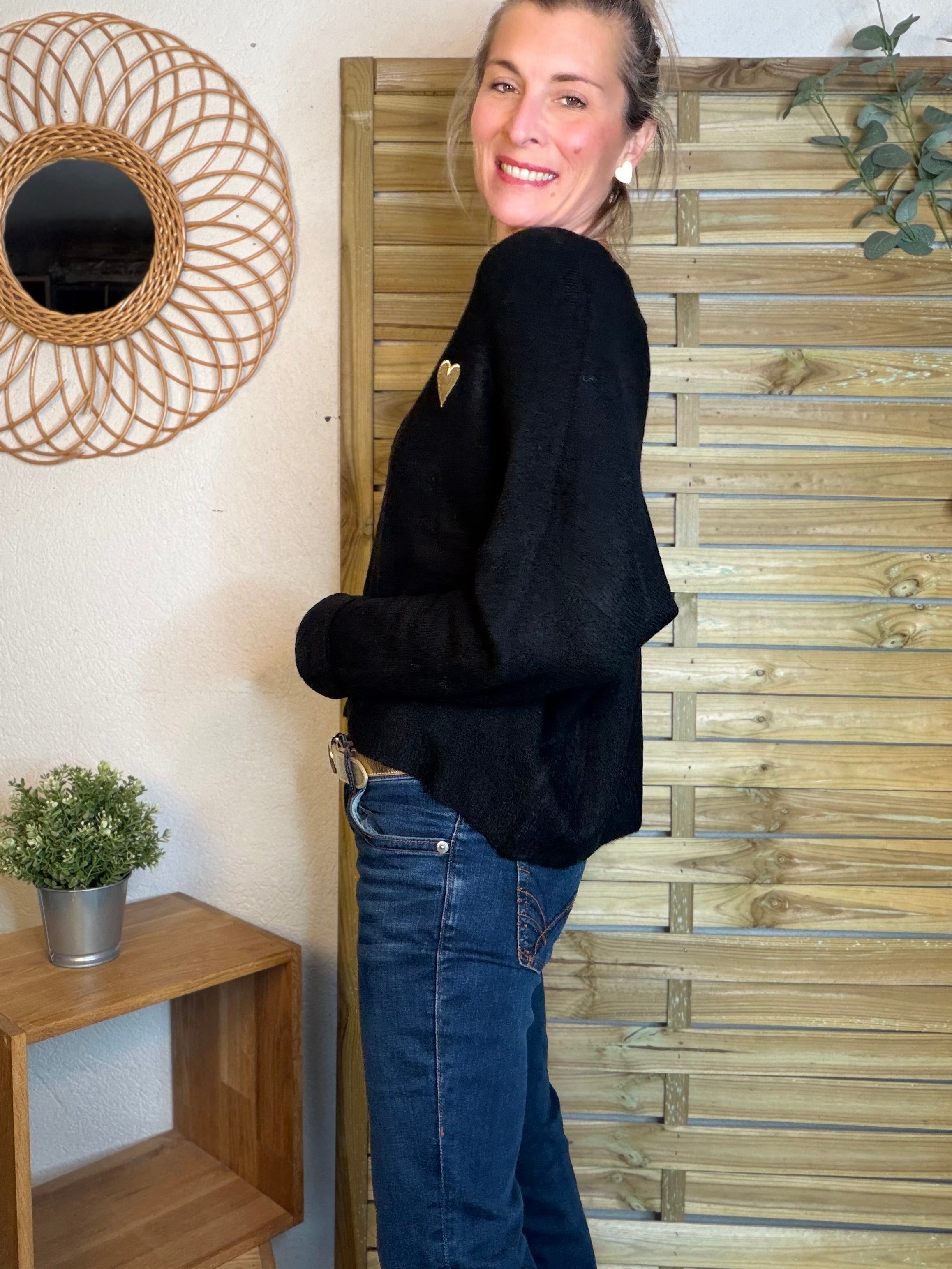 Pull léger en maille cœur doré brodé 💛 MELISSA - Noir
