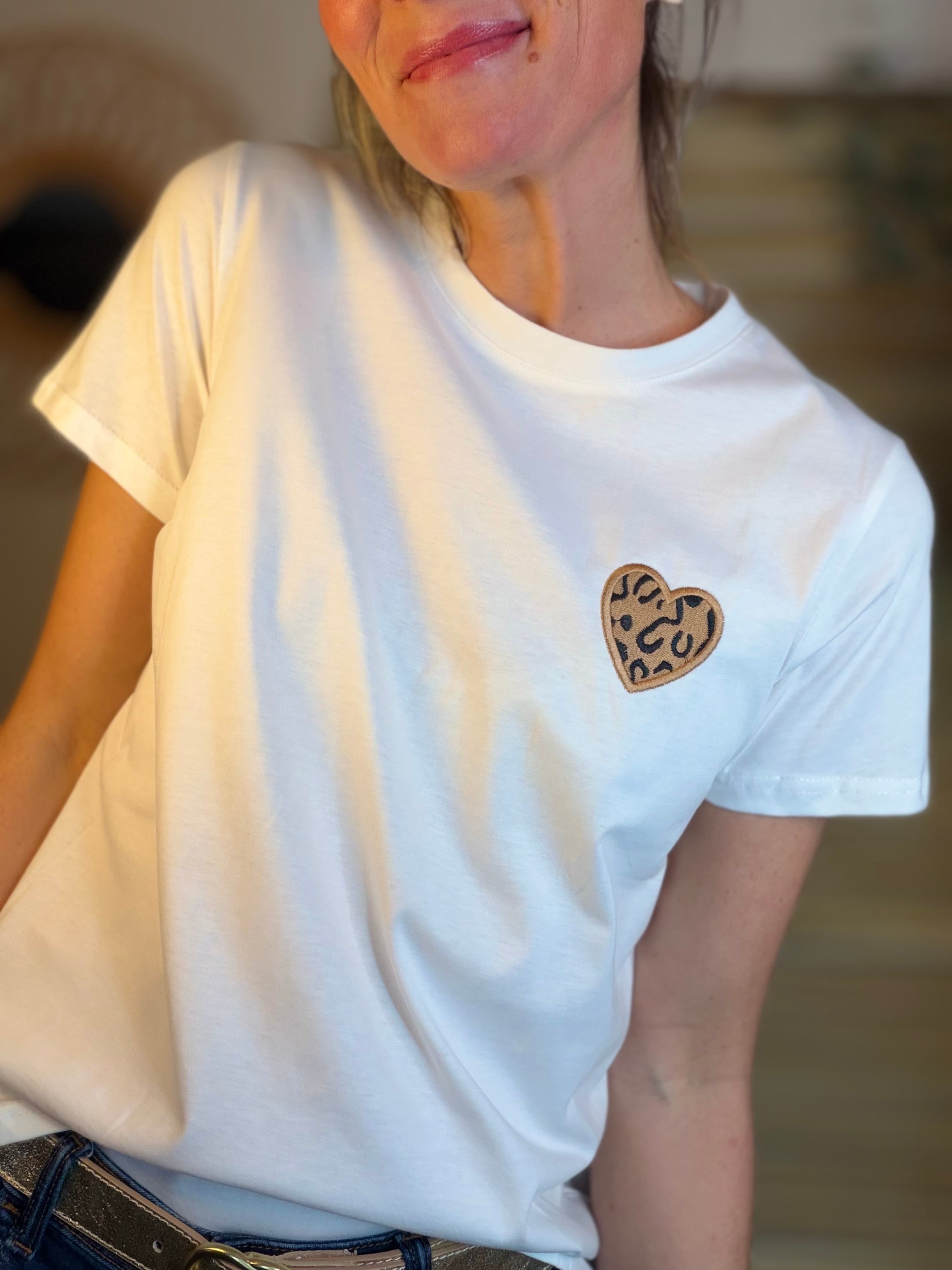 Tee shirt cœur brodé Léo 🐆 MONA Blanc