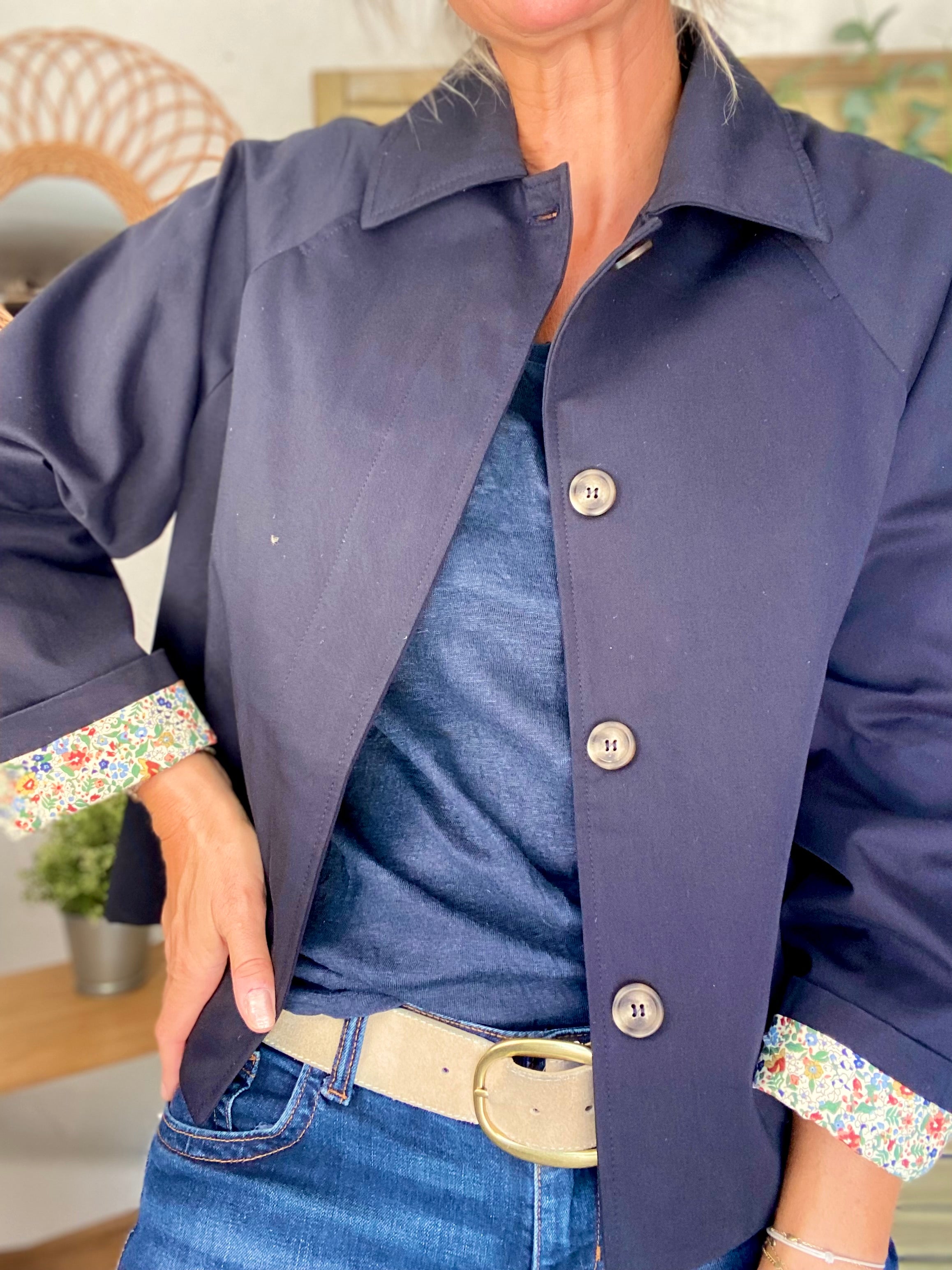 Veste Trench en coton bleu marine avec Liberty - MAHAUT