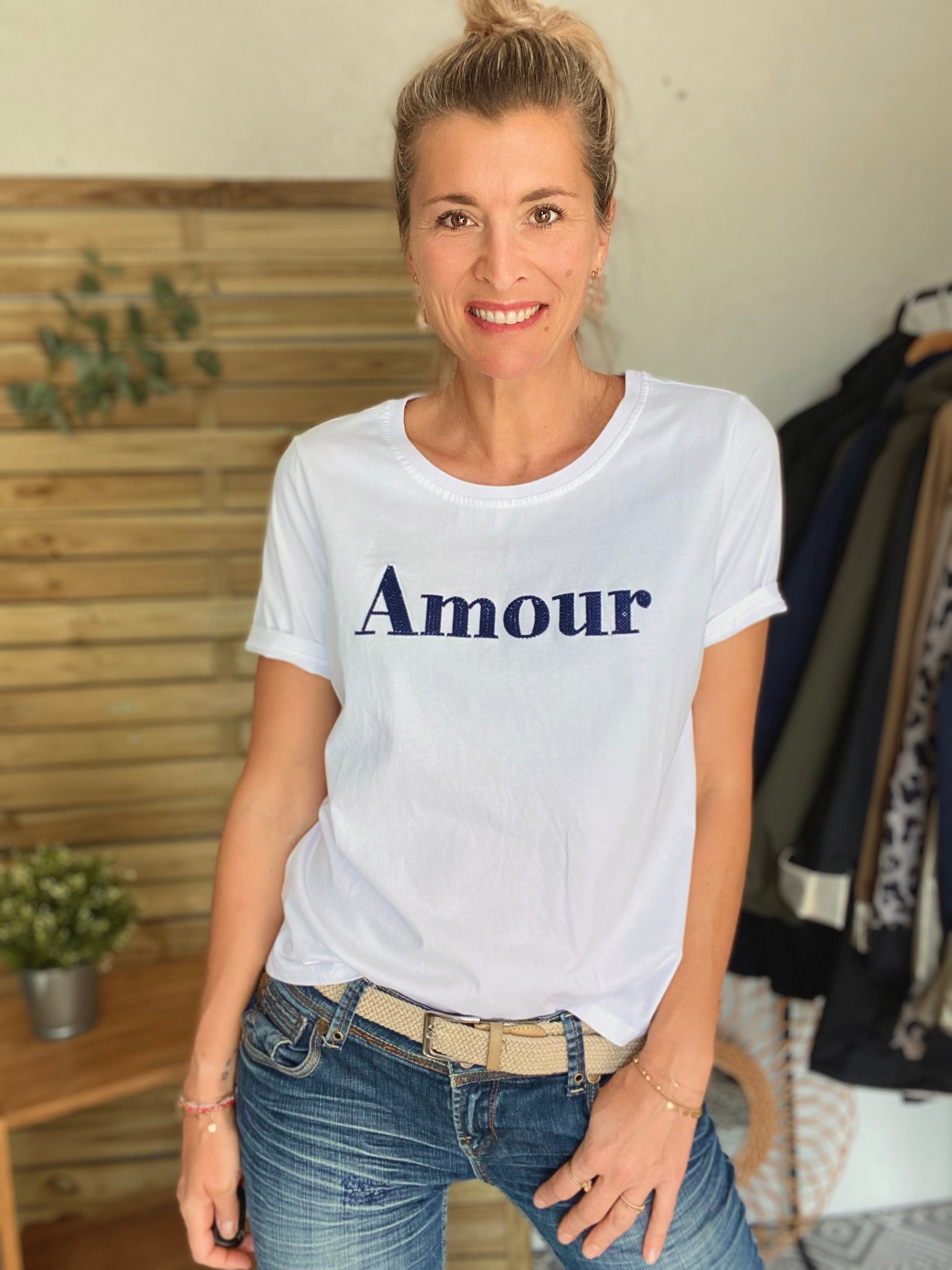 Tee shirt brodé Amour bleu marine CLEM