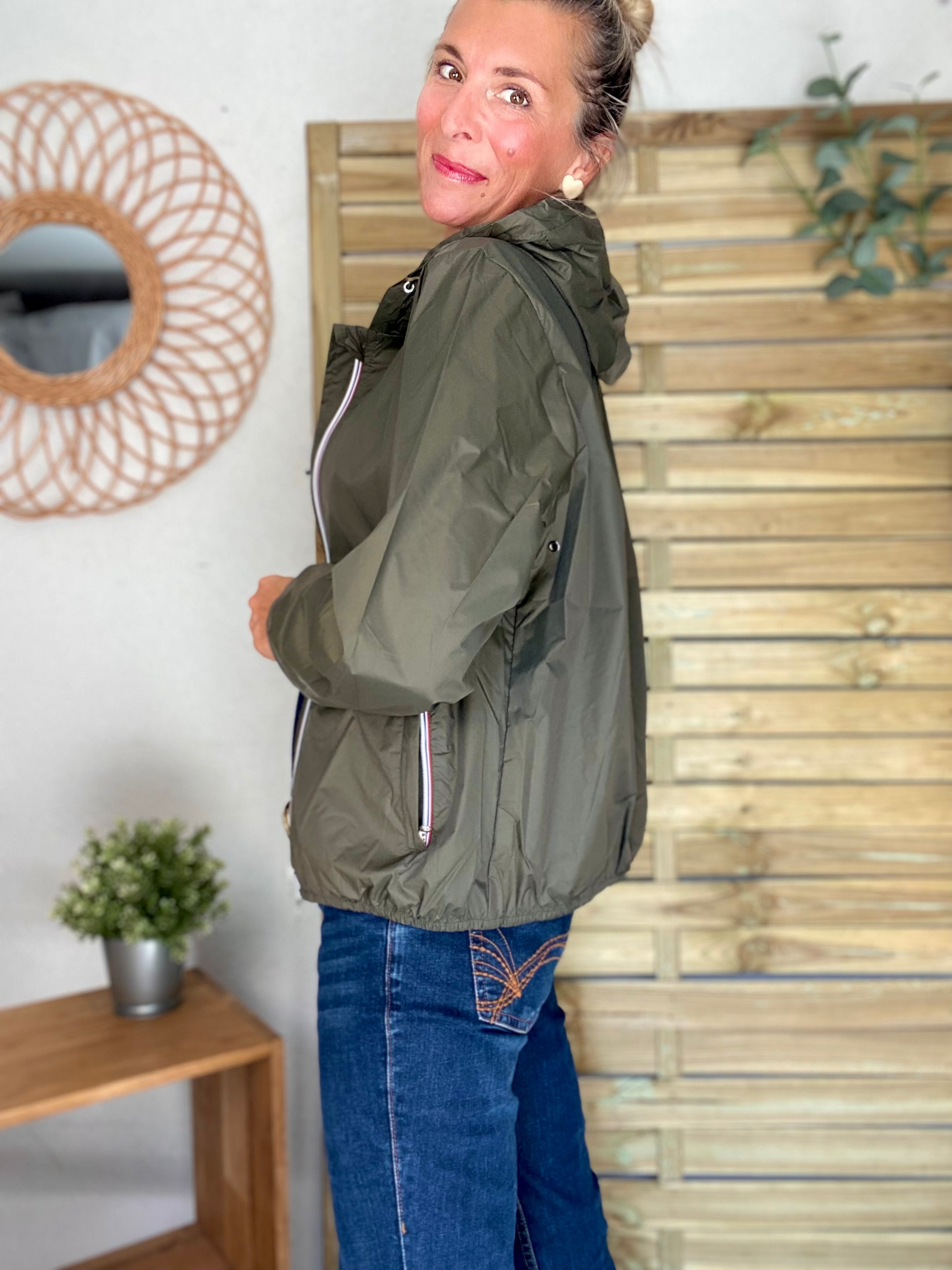 Coupe vent imperméable ANNA COURT Kaki - LAURA JO - DÉSTOCKAGE sur Tailles L et XL