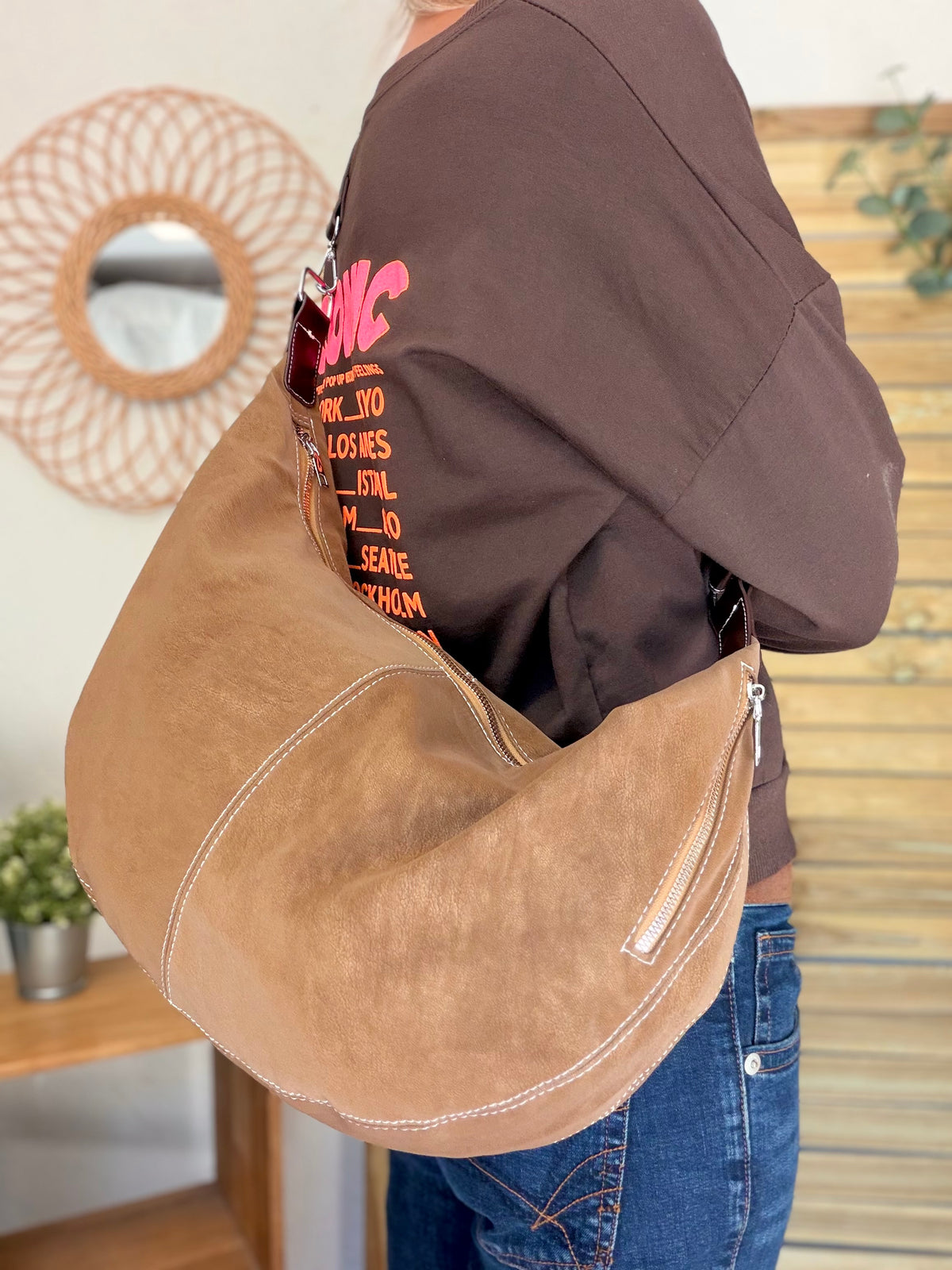 Sac besace XXL en simili cuir brossé - HAROLD Taupe