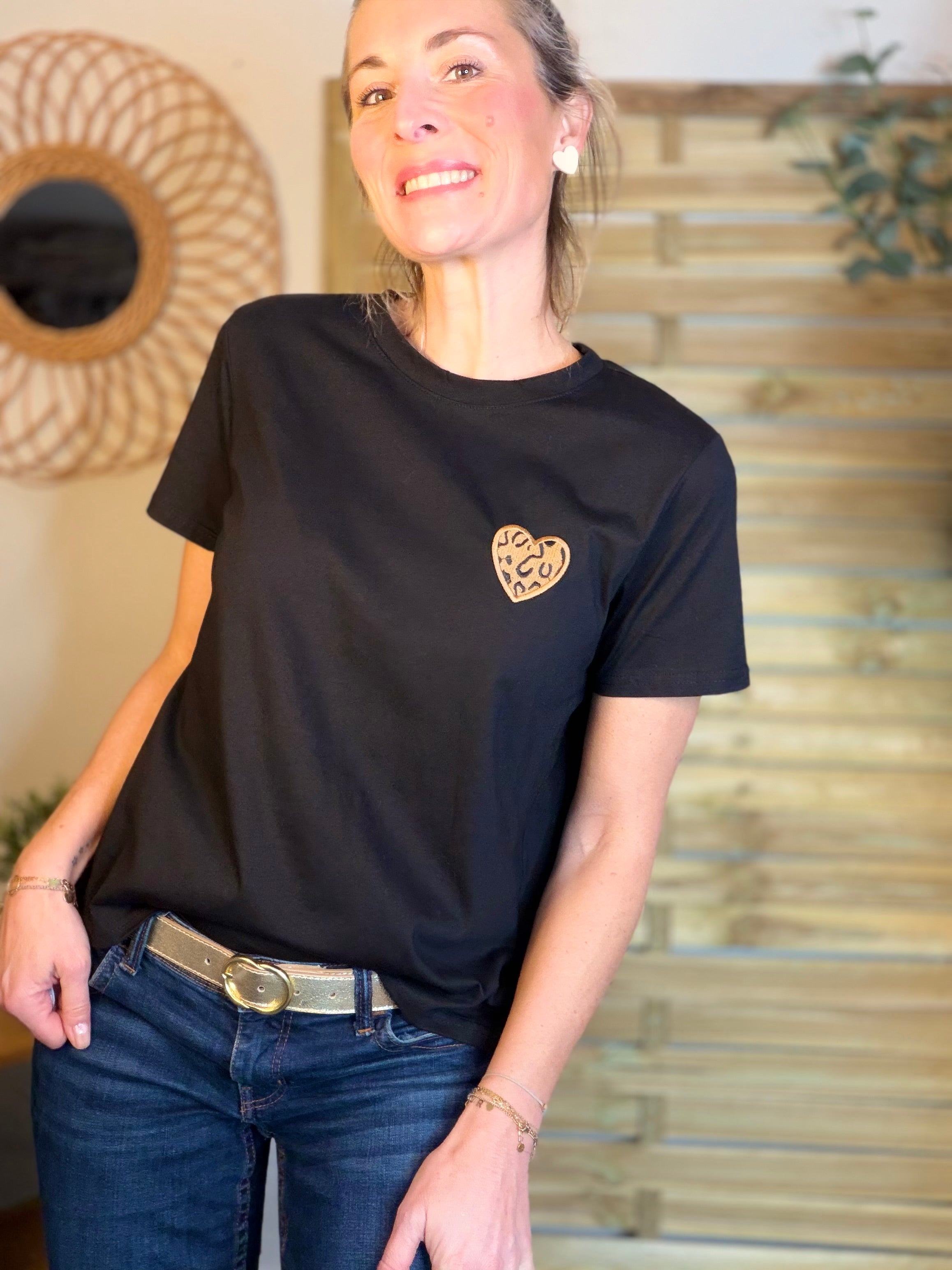 Tee shirt cœur brodé Léo 🐆 MONA Noir