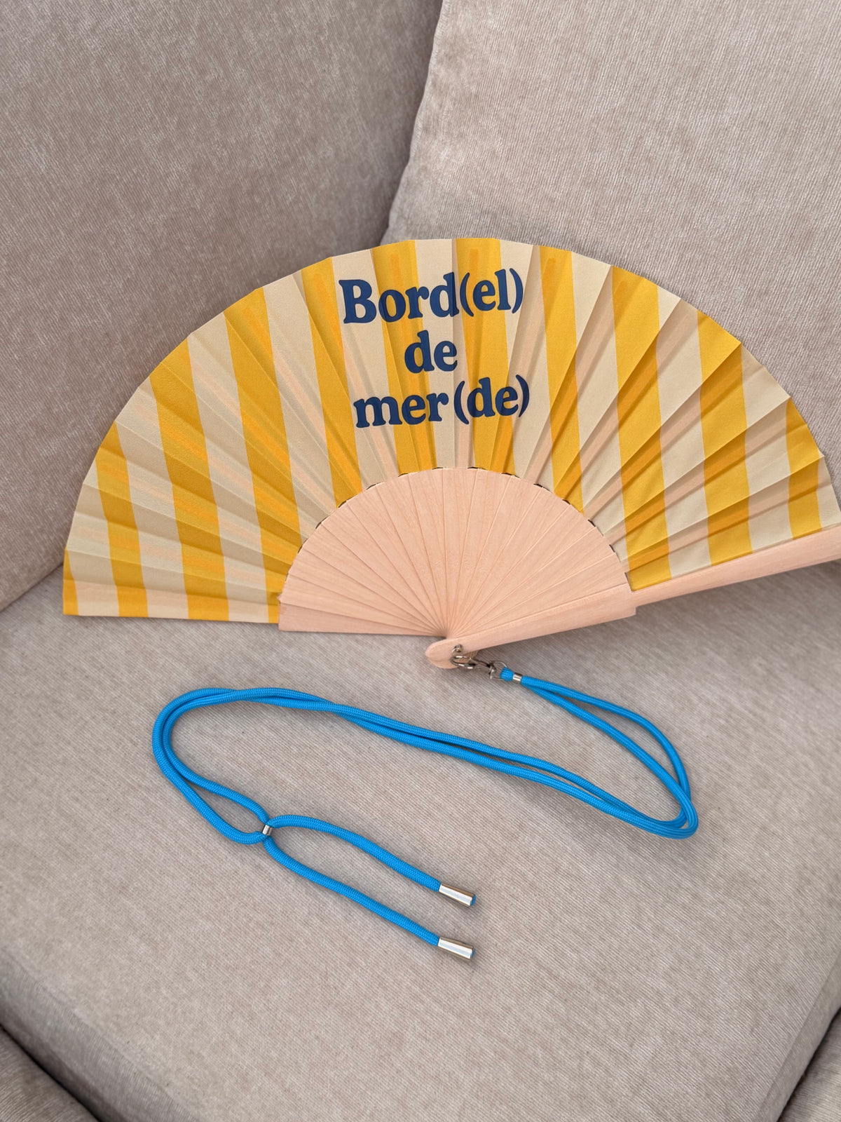 Éventail coloré à message avec bandoulière