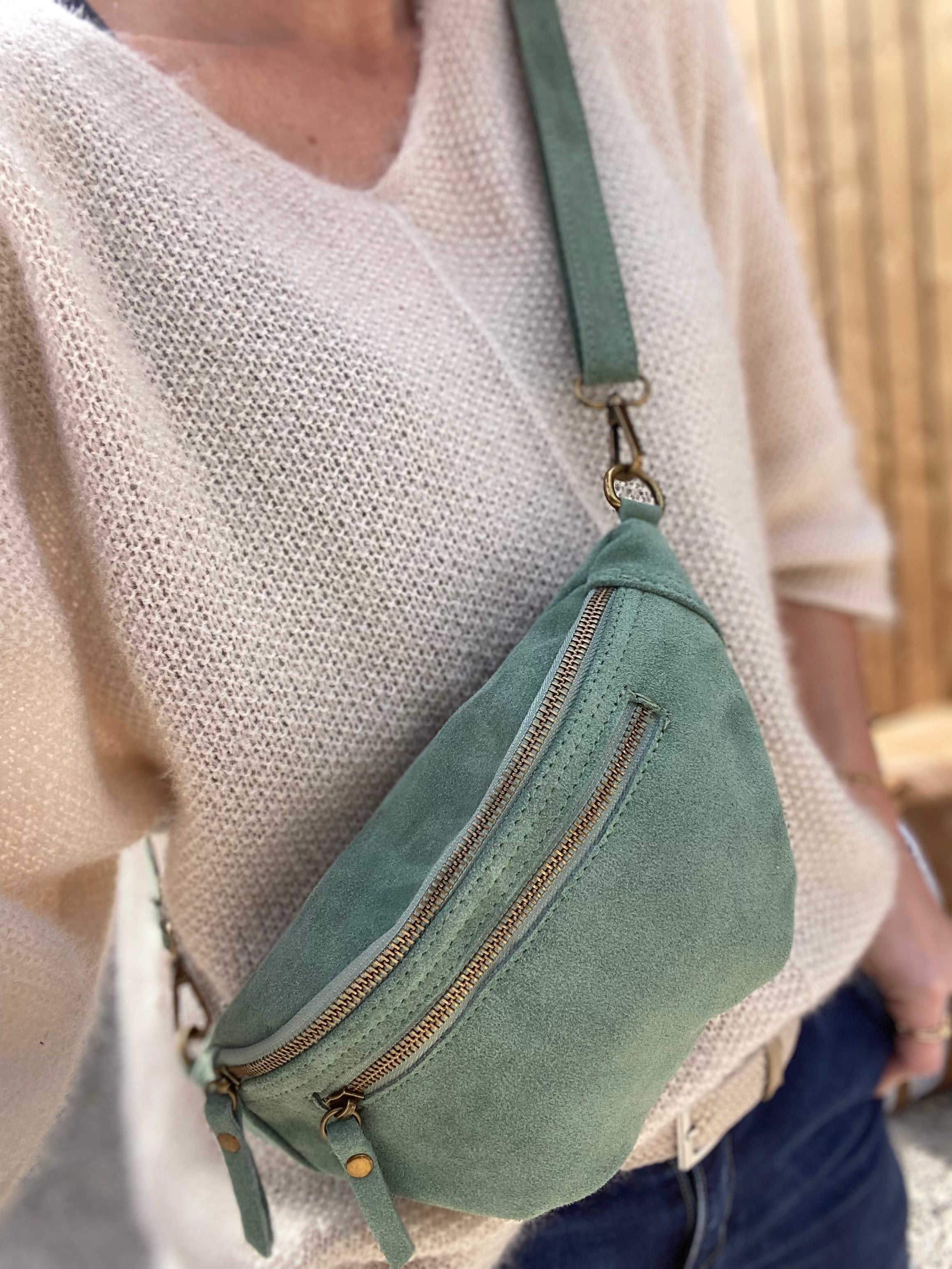 Sac banane double poche en cuir daim - OPALINE - Vert sauge (14 coloris)