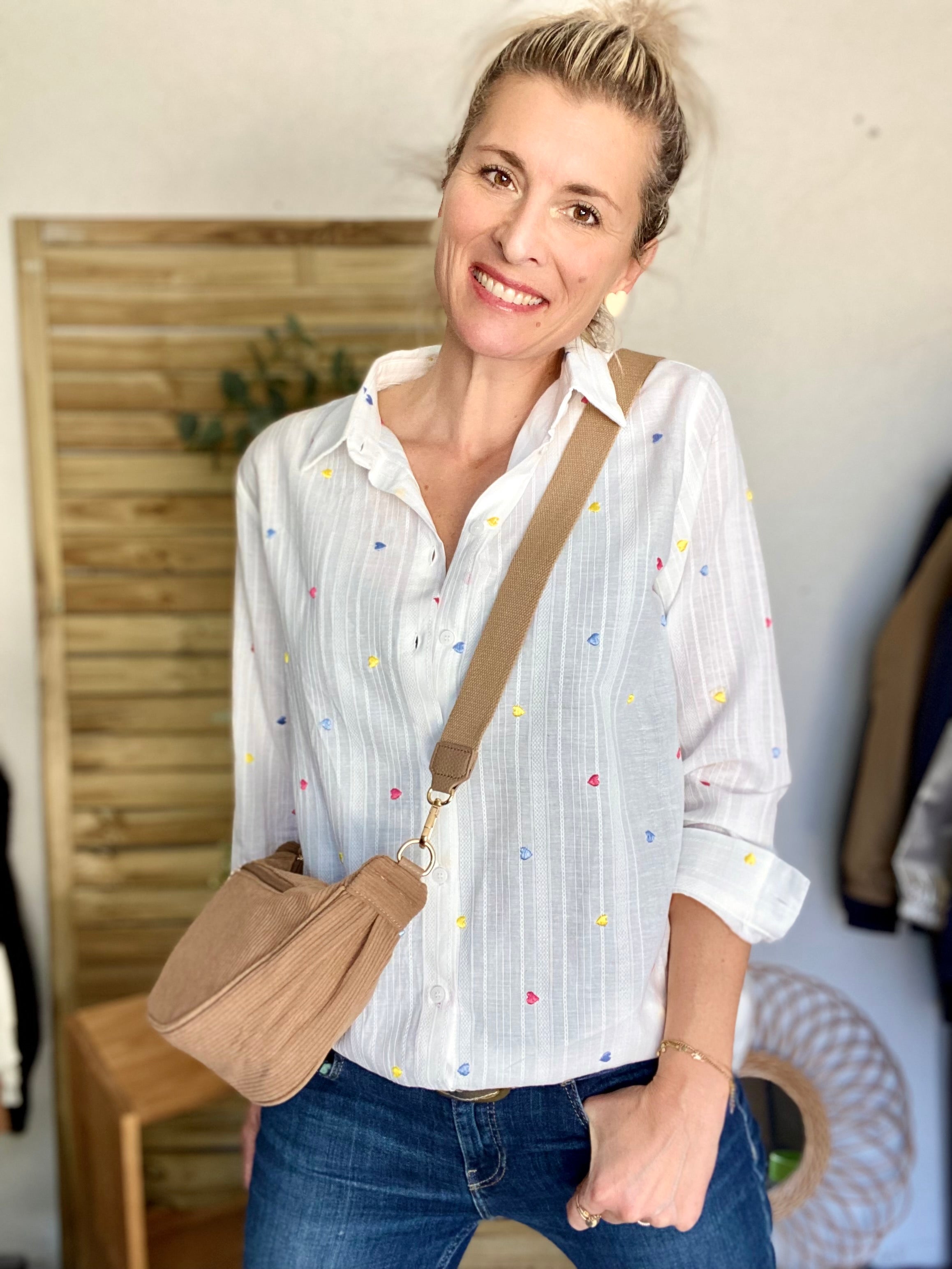 Chemise en coton avec cœurs brodés LÉA - FIN DE SÉRIE