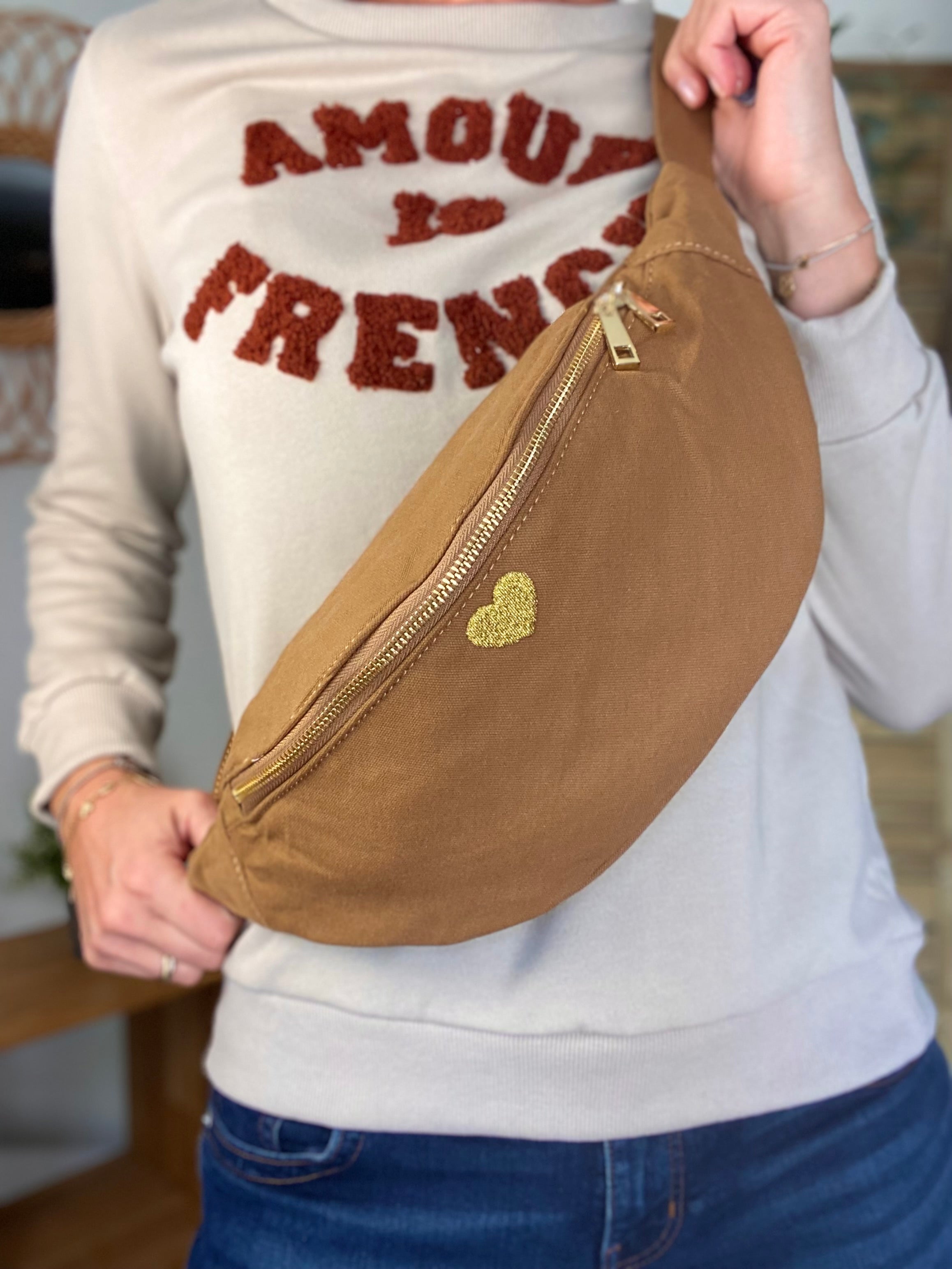 Sac banane en coton Coeur brodé 💛 CASSIDY - Camel