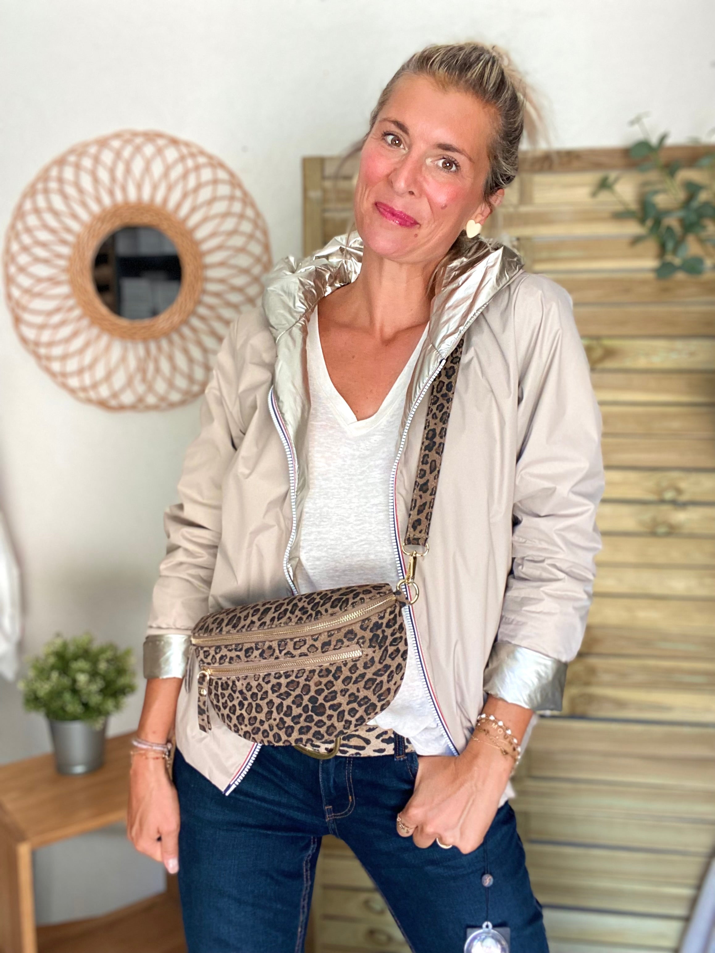 Sac banane en croûte de cuir Léo + poche avant ALISON - Léo taupe choco