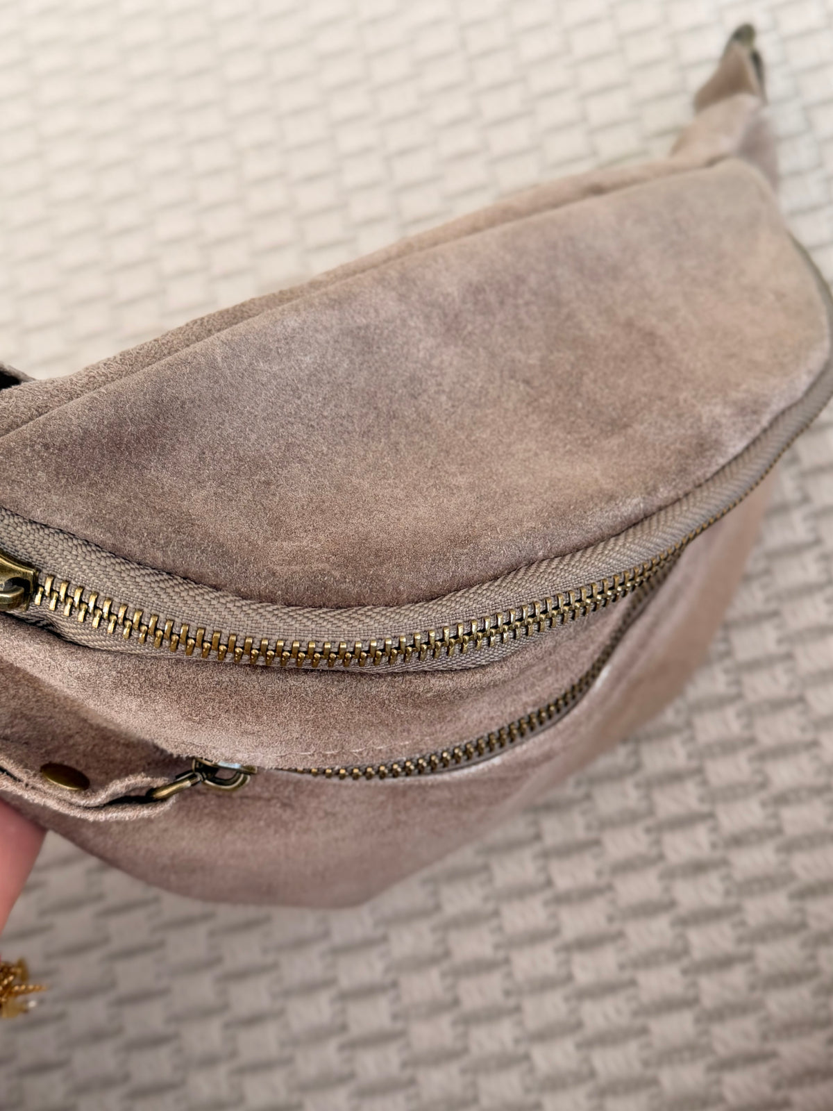 IMPERFECTION • Sac banane double poche en cuir daim - OPALINE - Taupe