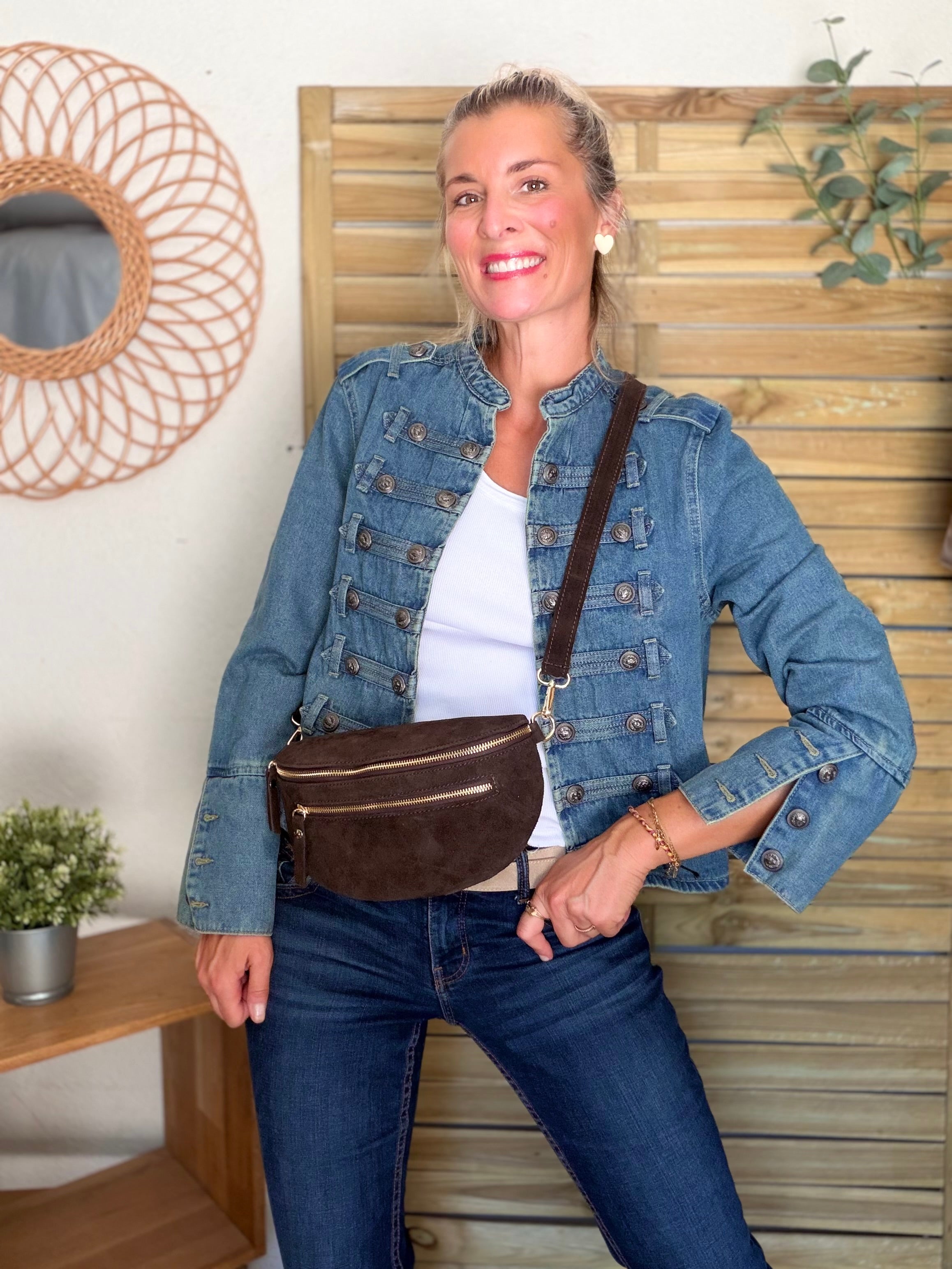 Sac banane en croûte de cuir + poche avant ALISON - Chocolat