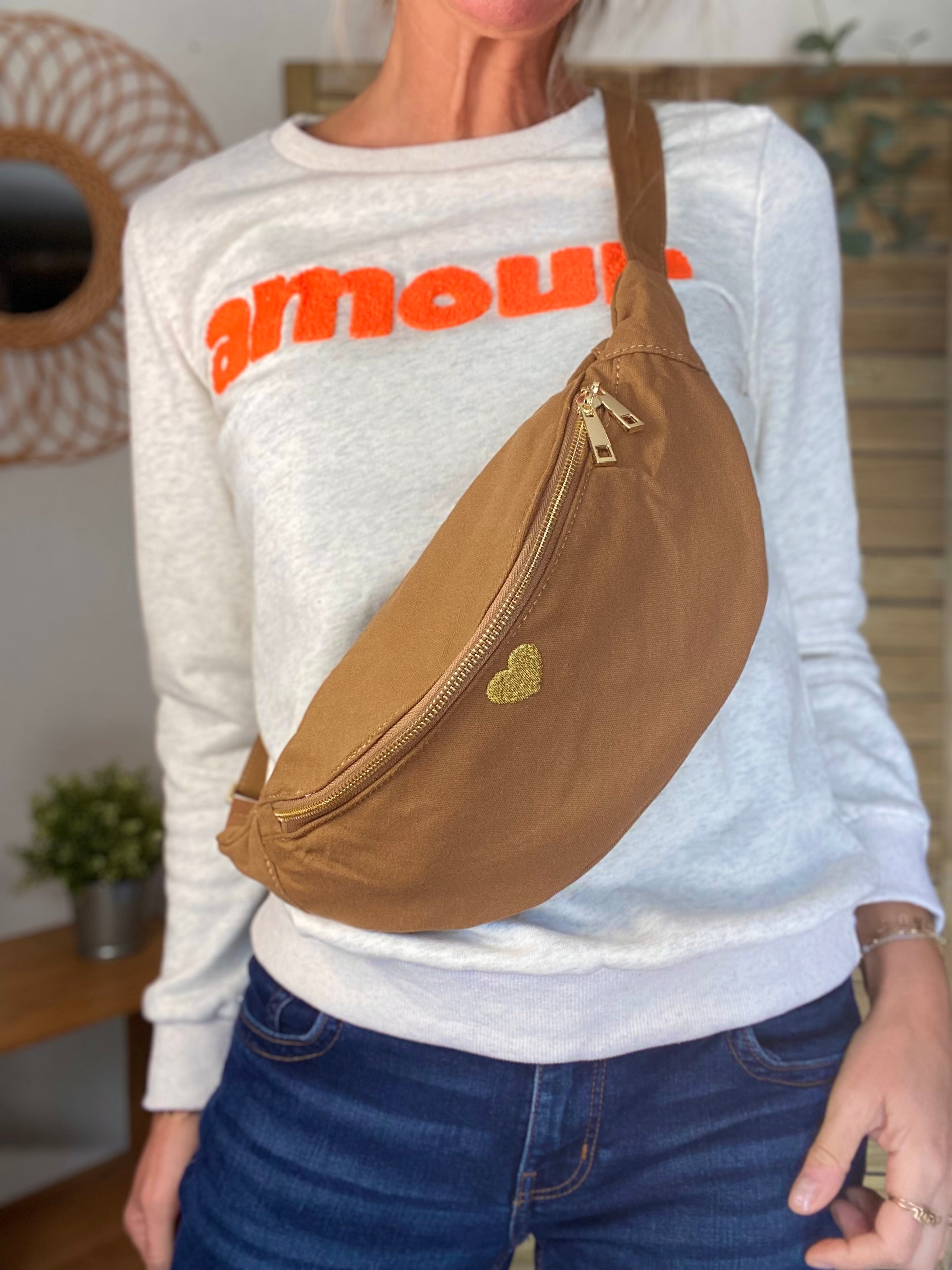 Sac banane en coton Coeur brodé 💛 CASSIDY - Camel