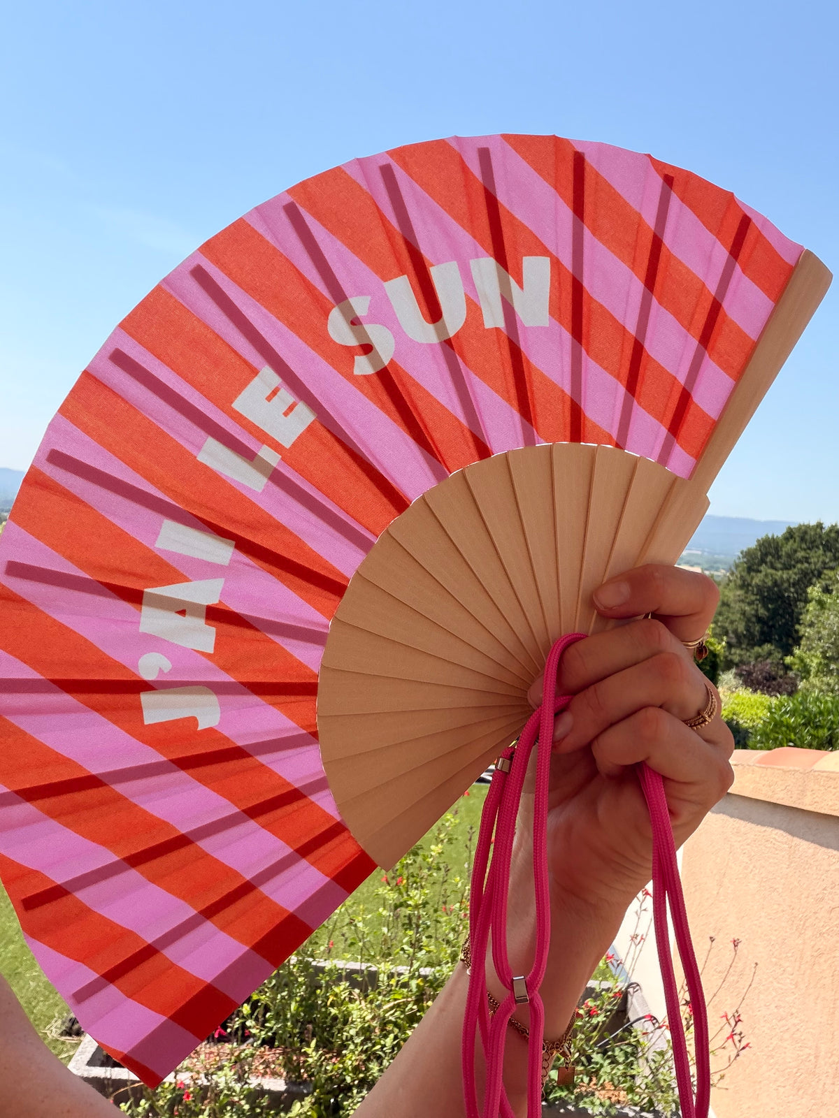 Éventail coloré à message avec bandoulière