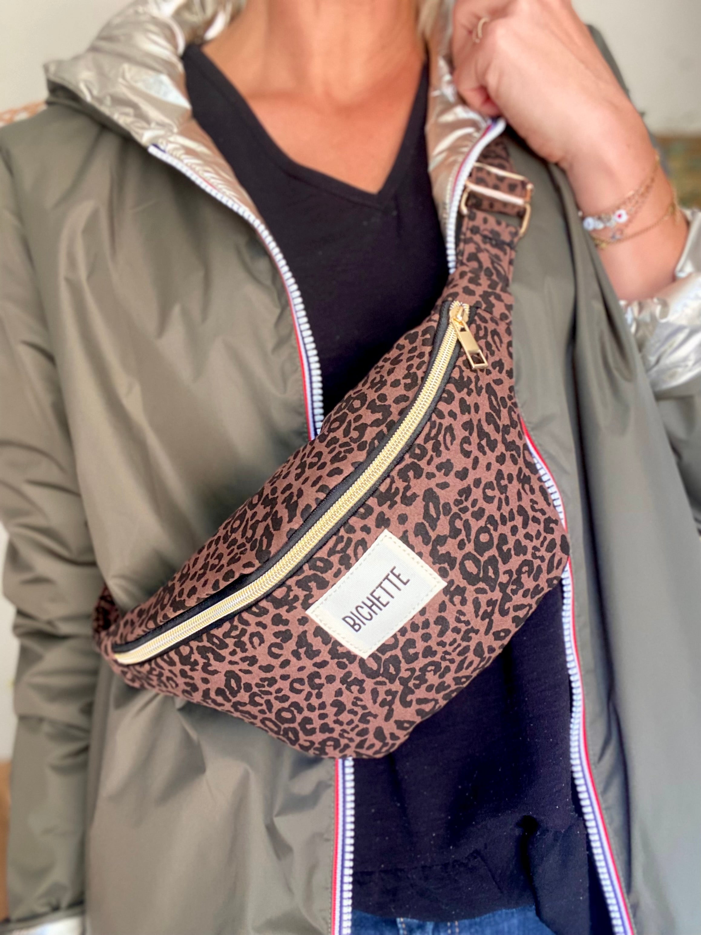 Sac banane COLETTE écusson Amour ou Bichette - motif Léopard 🐆