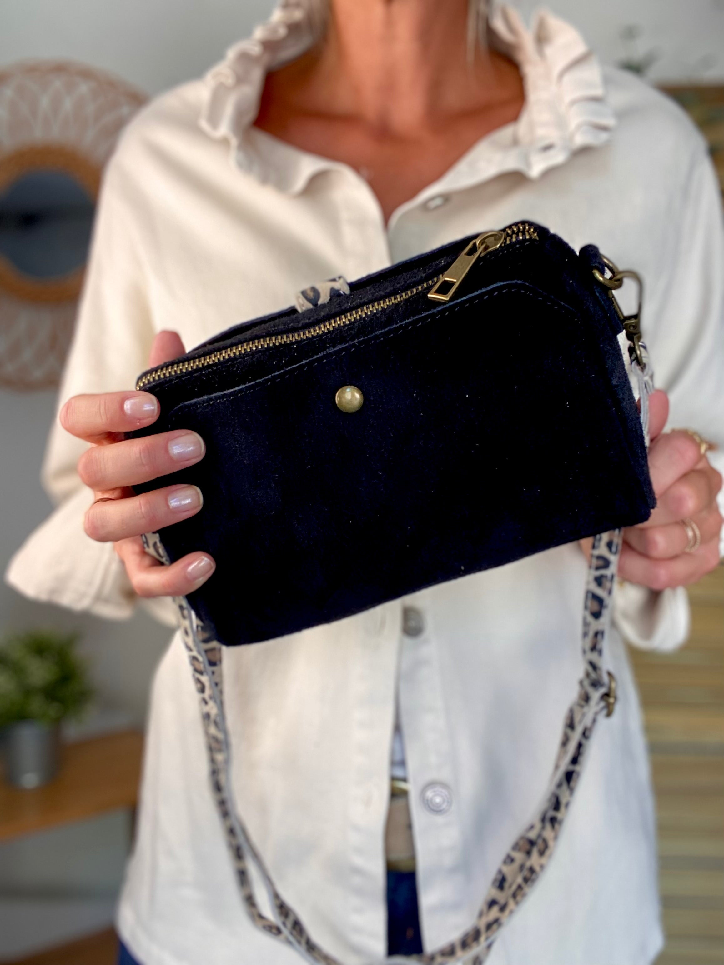 Sac bandoulière en cuir EZRA - Noir/léo