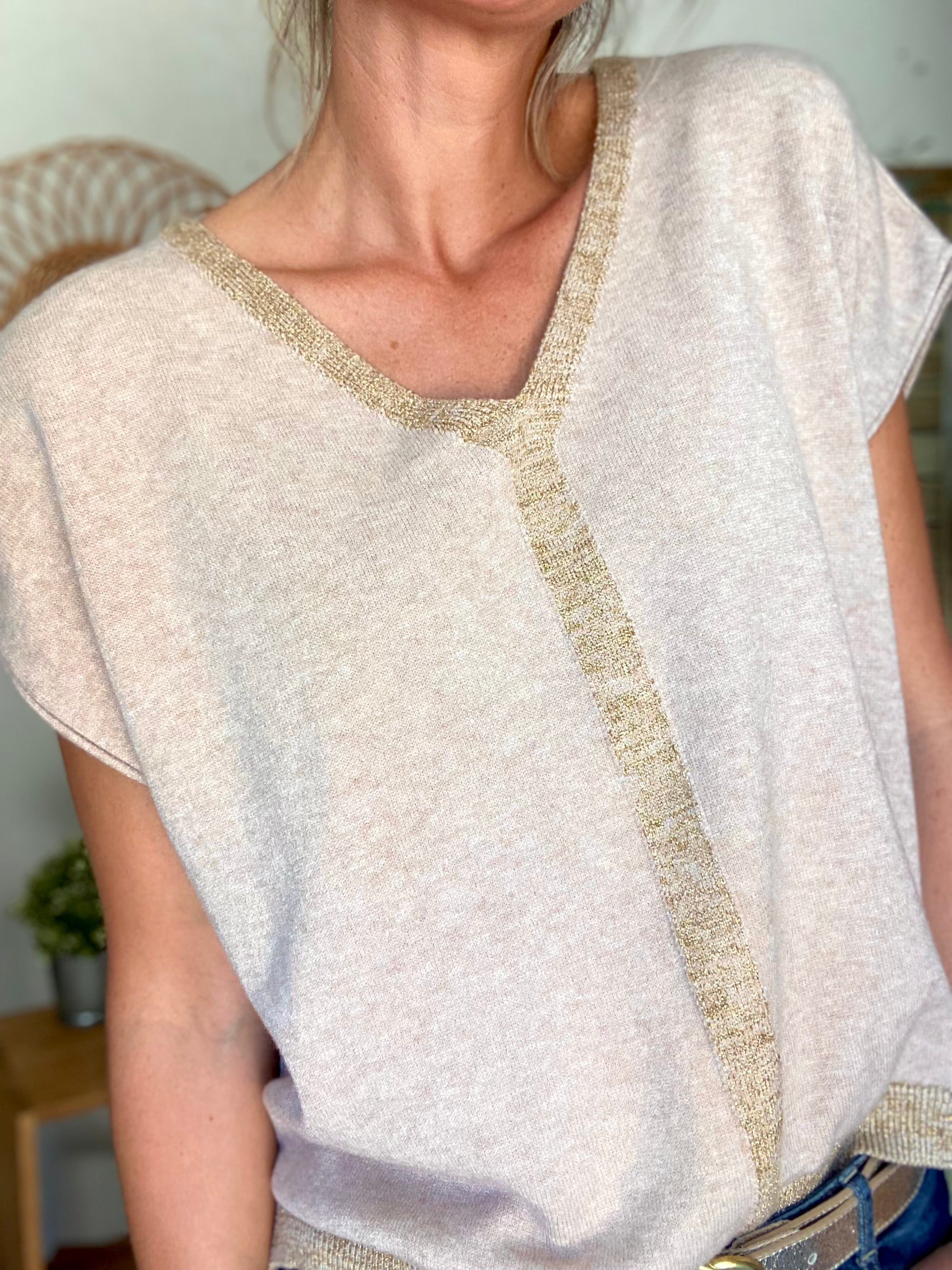 Pull fin avec lurex doré, col V - GISÈLE - Beige