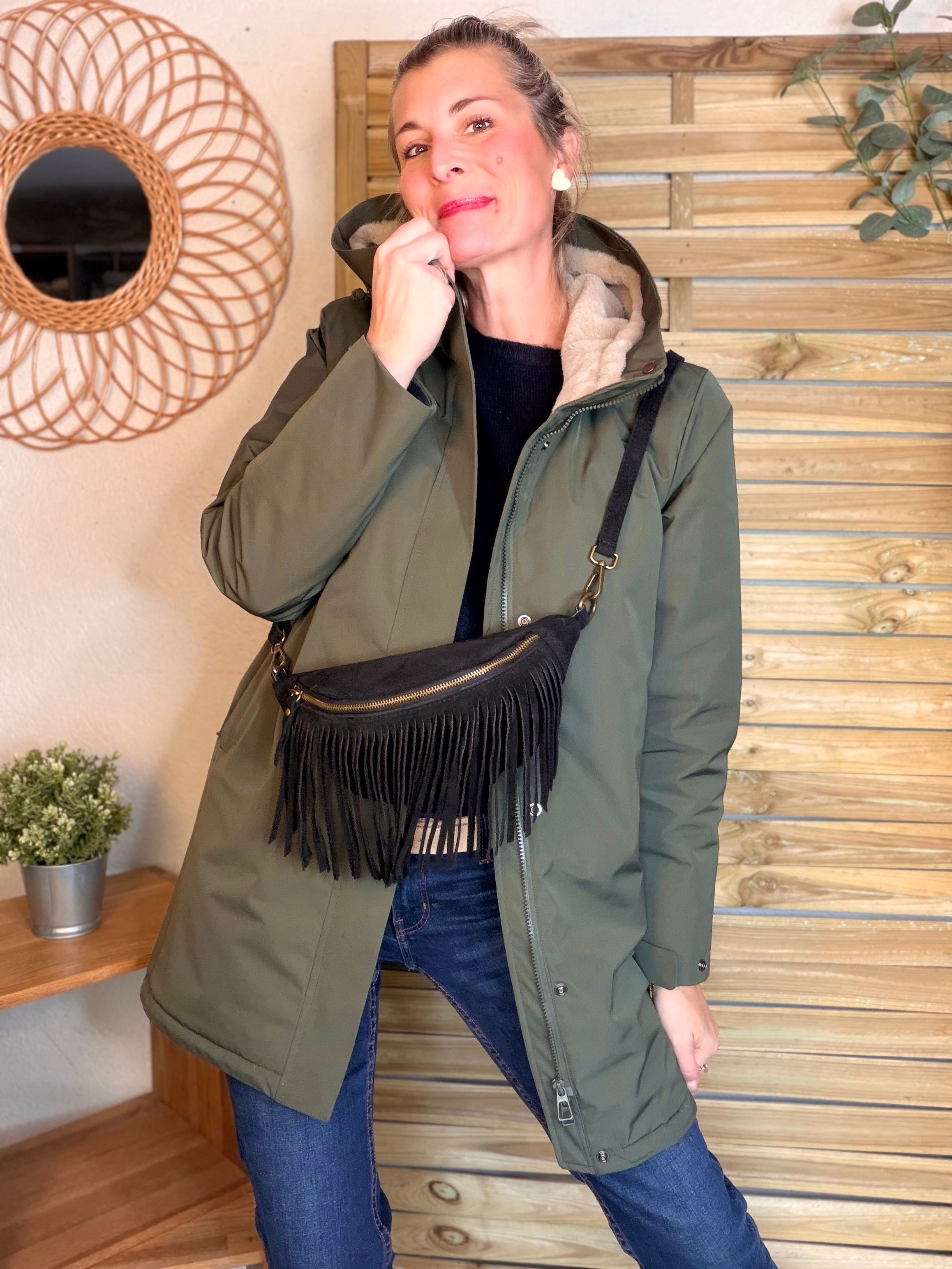 Sac banane avec franges en cuir daim - PIETRA - Noir