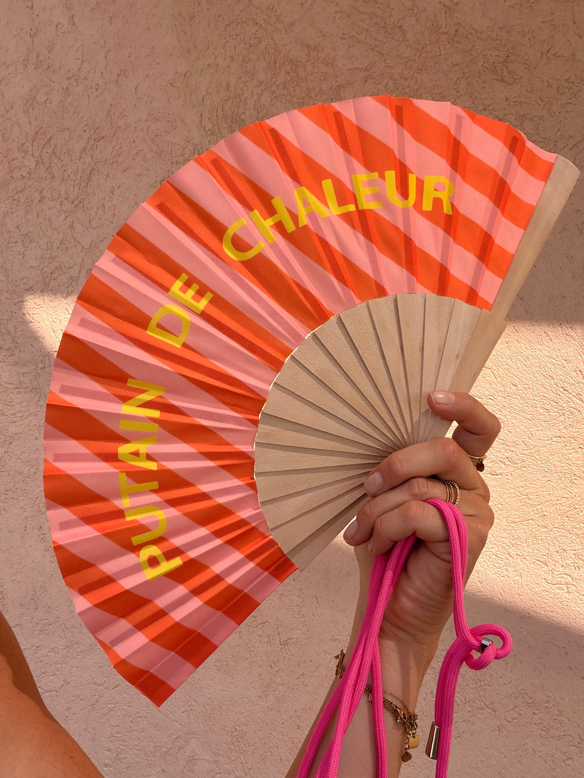 Éventail coloré à message avec bandoulière