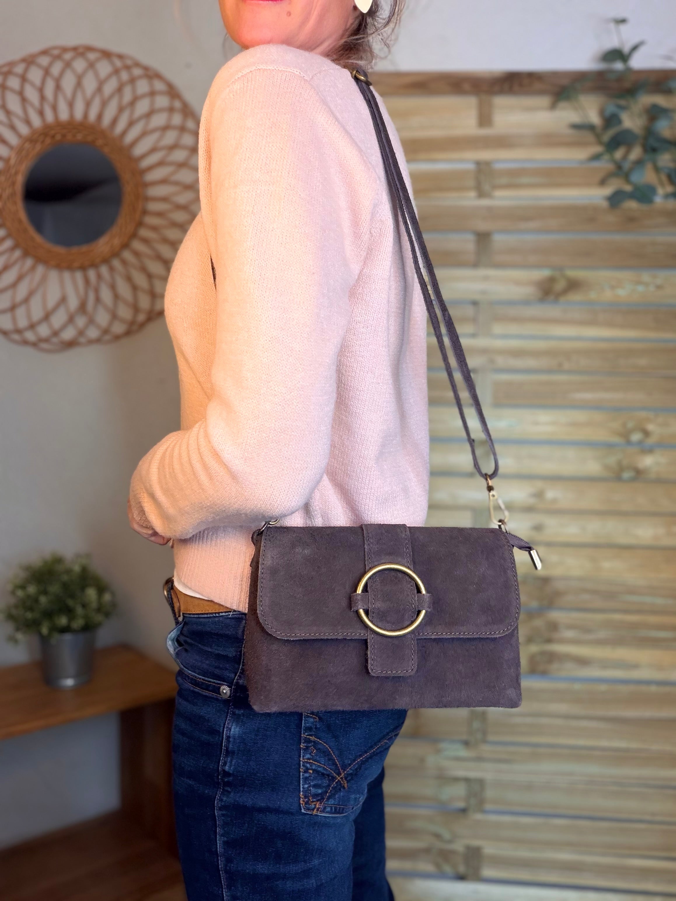 Sac bandoulière en croute de cuir BLAKE - Chocolat