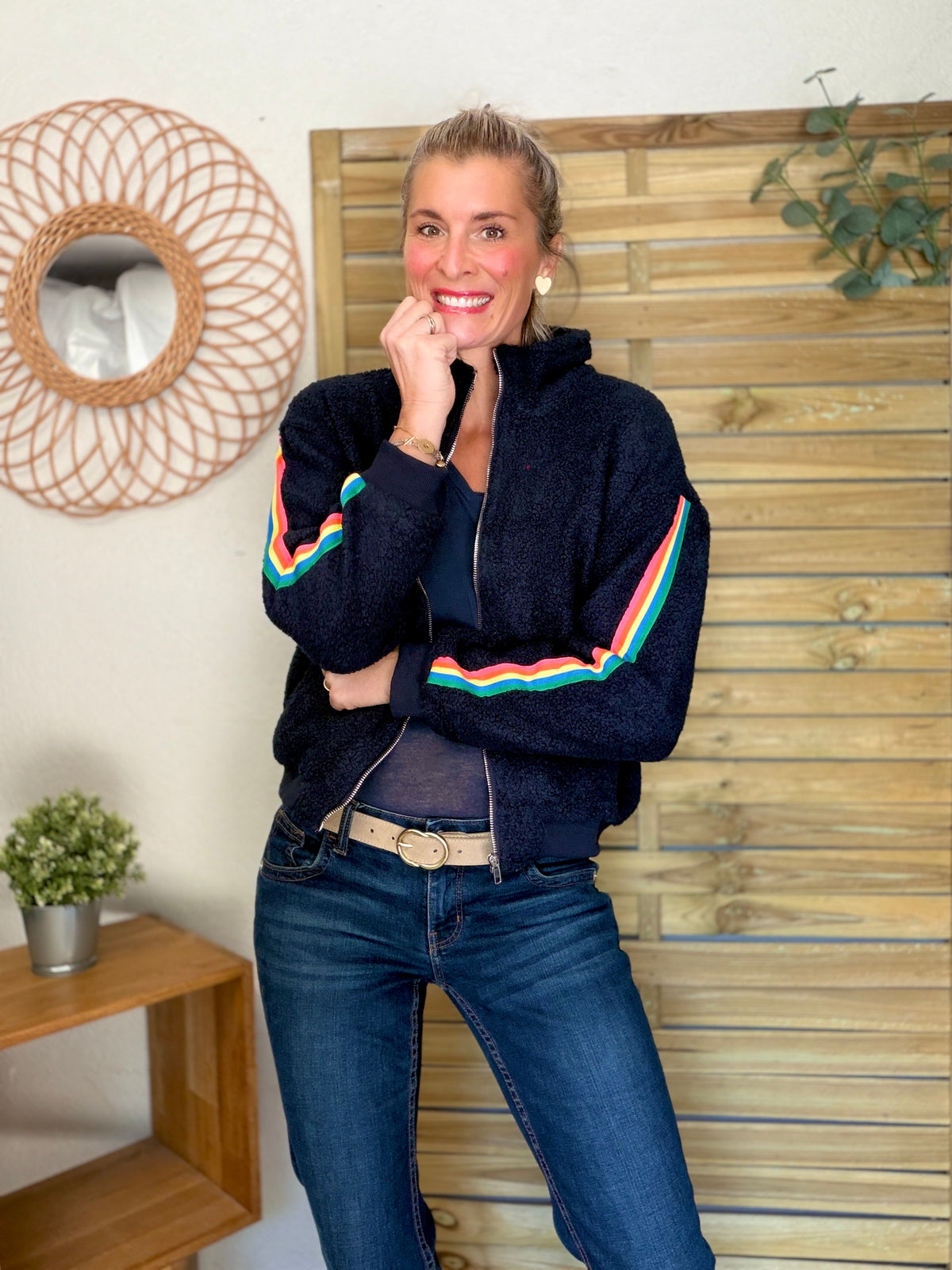 Veste Sherpa zippée bandes Arc-en-ciel CORALIE Bleu marine 🌈