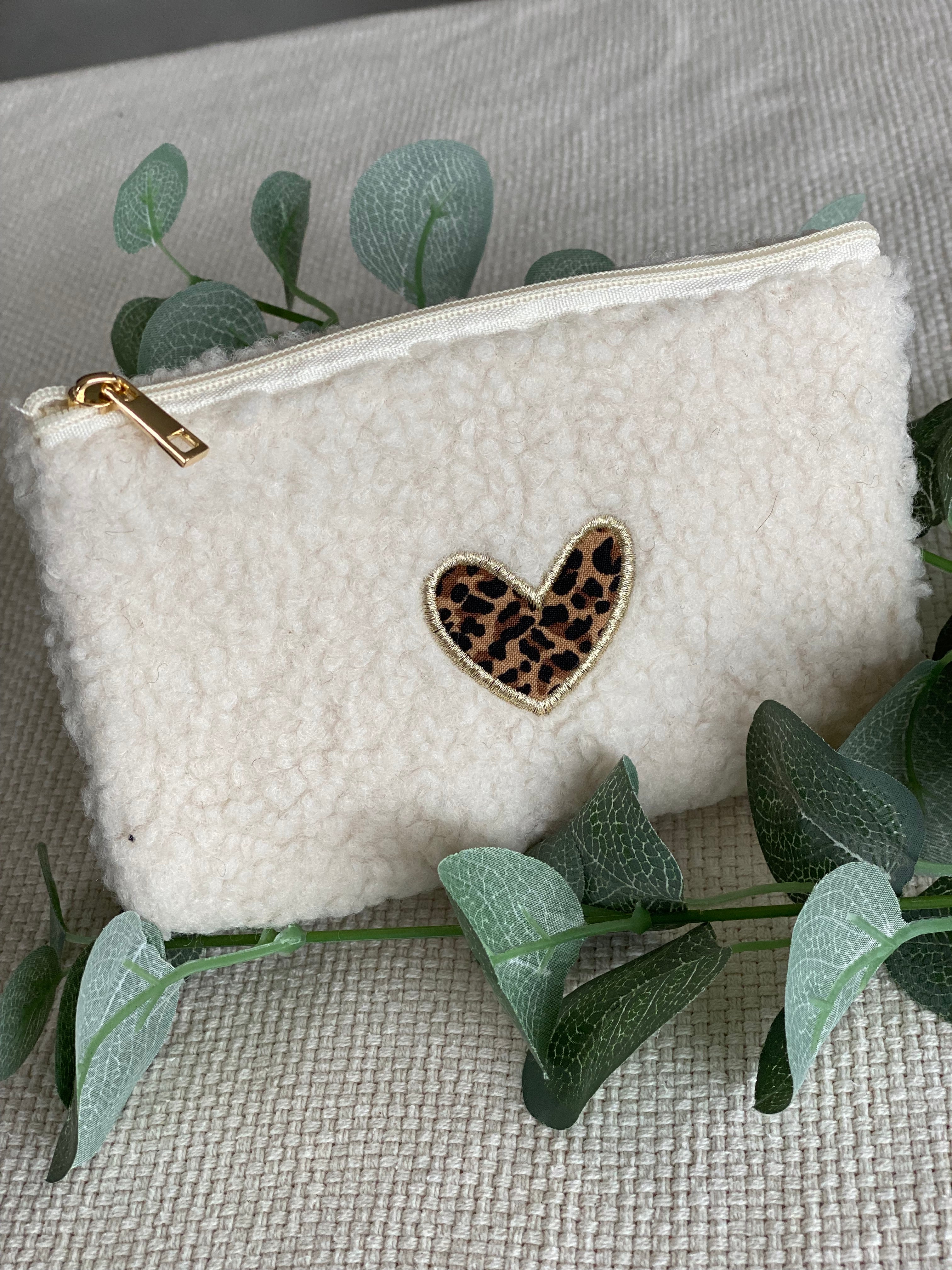 Pochette moumoute coeur cousu Léo 🐆 - SUZELLE