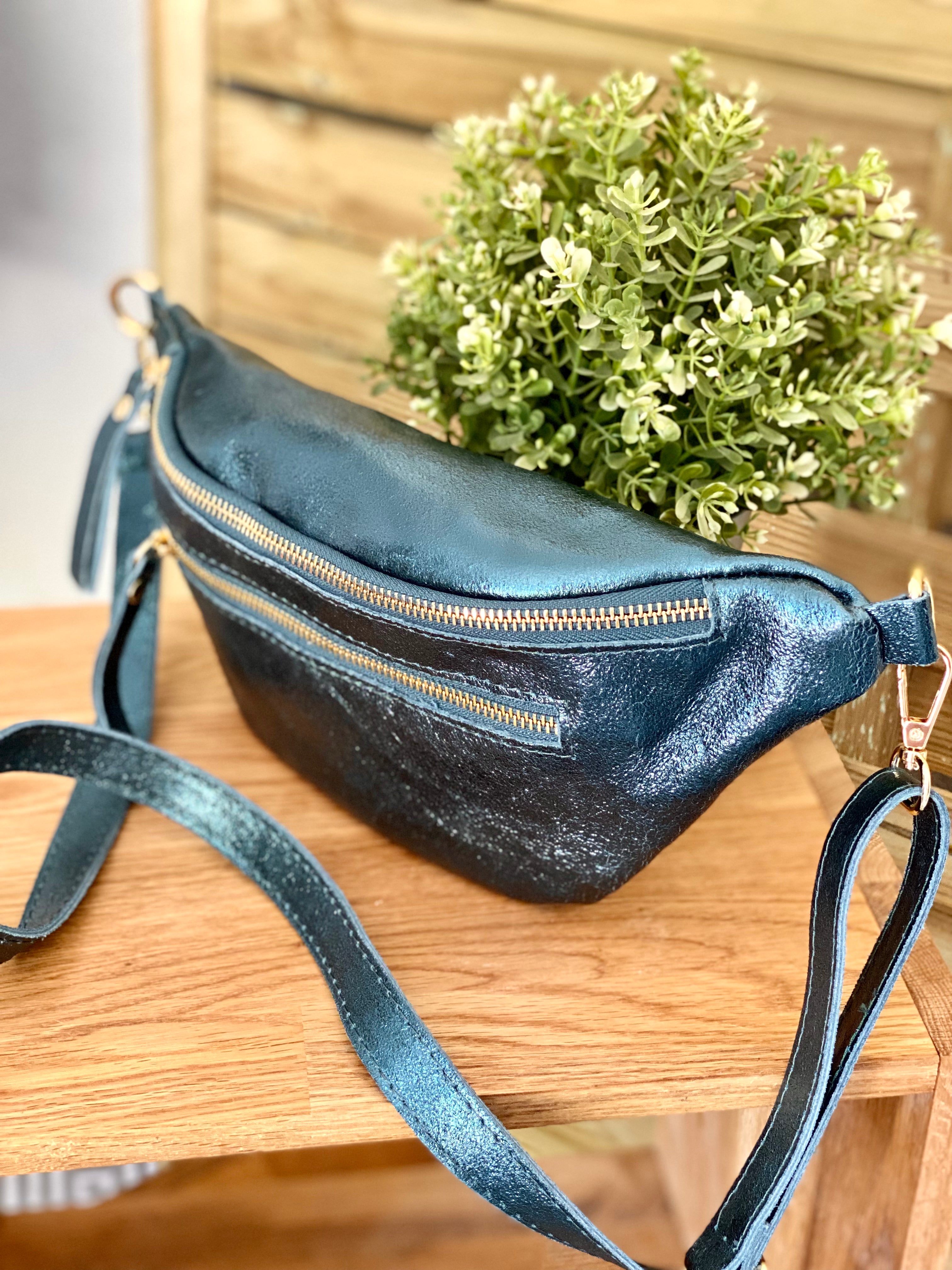 Sac banane en cuir irisé ERYN - Bleu pétrole (9 coloris)