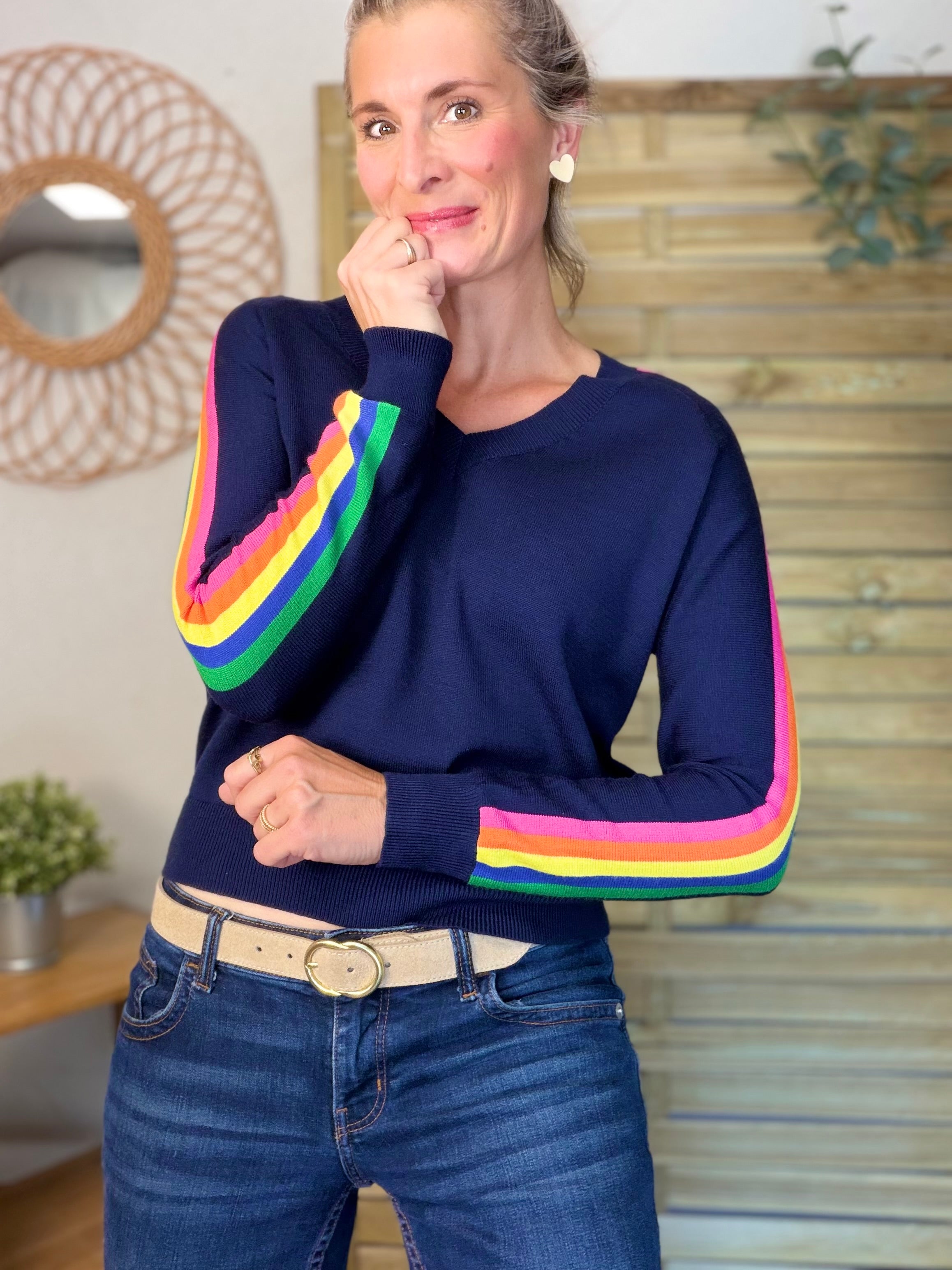 Pull avec bandes colorées, col V - RAINBOW 🌈 Bleu marine