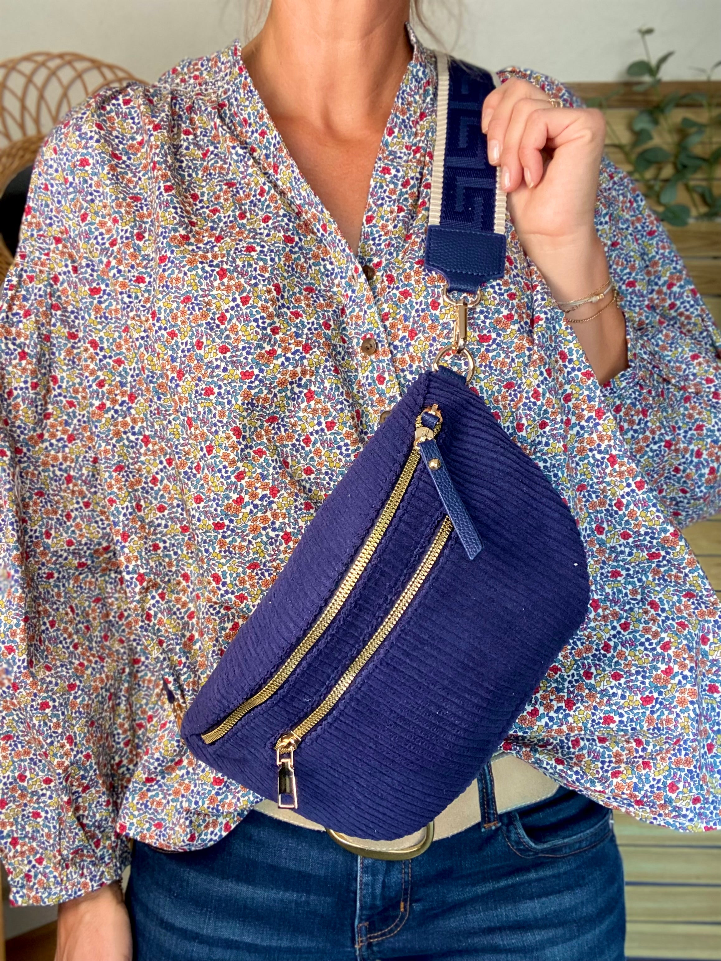 Sac banane L en velours côtelé 2 zips et sangle fantaisie - ASHLY - Bleu marine (côtelé large)