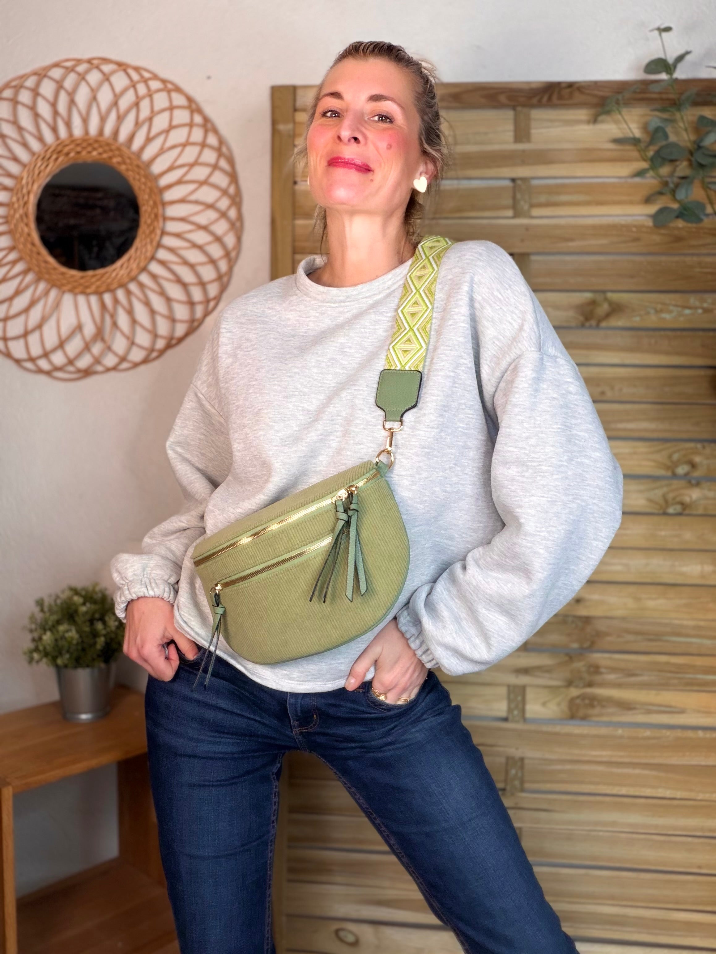 Sac banane en velours côtelé, sangle fantaisie - KATY - Vert sauge