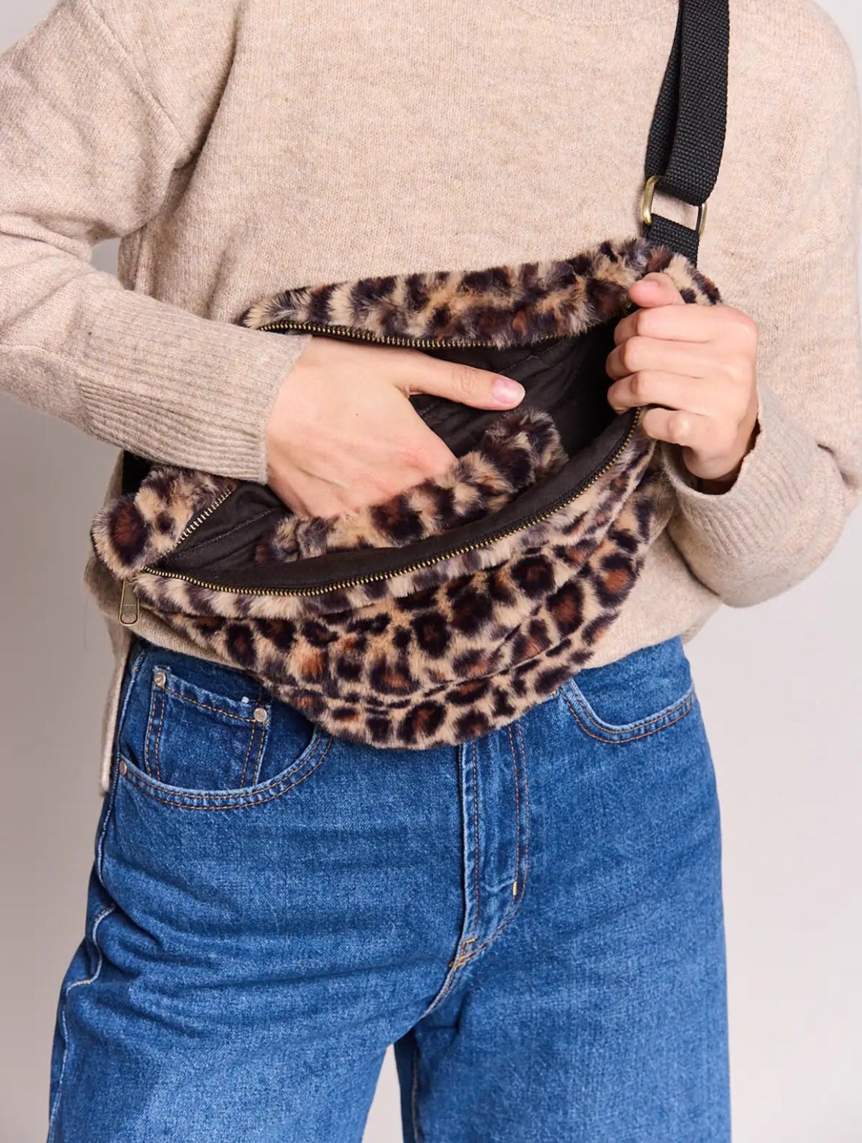 Sac banane XL HINDBAG Sasha Léo fourrure 🐆🤍