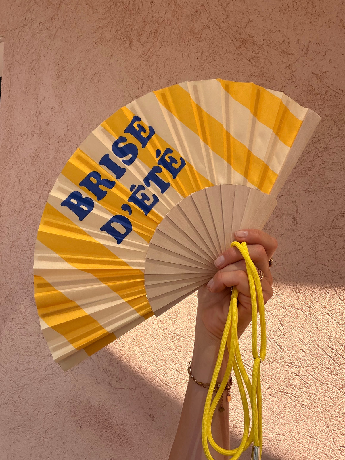 Éventail coloré à message avec bandoulière