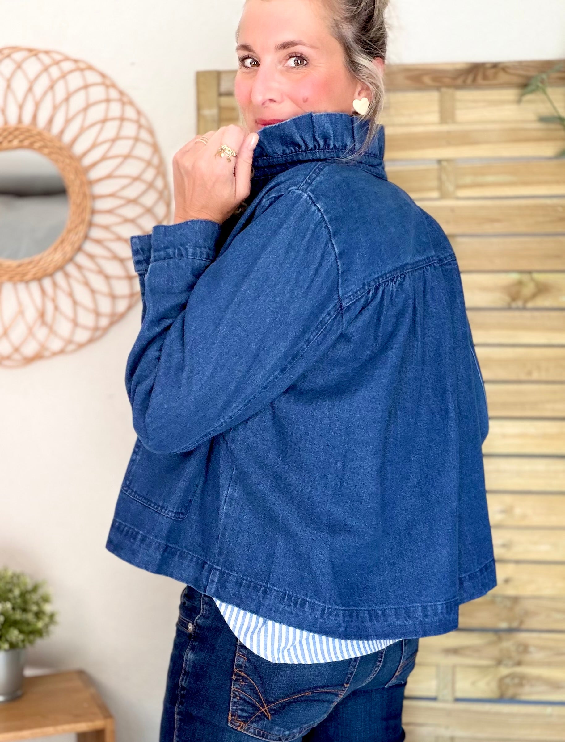 RETOUR EN STOCK MI JUIN - Veste courte légère en jean col volanté JUNON