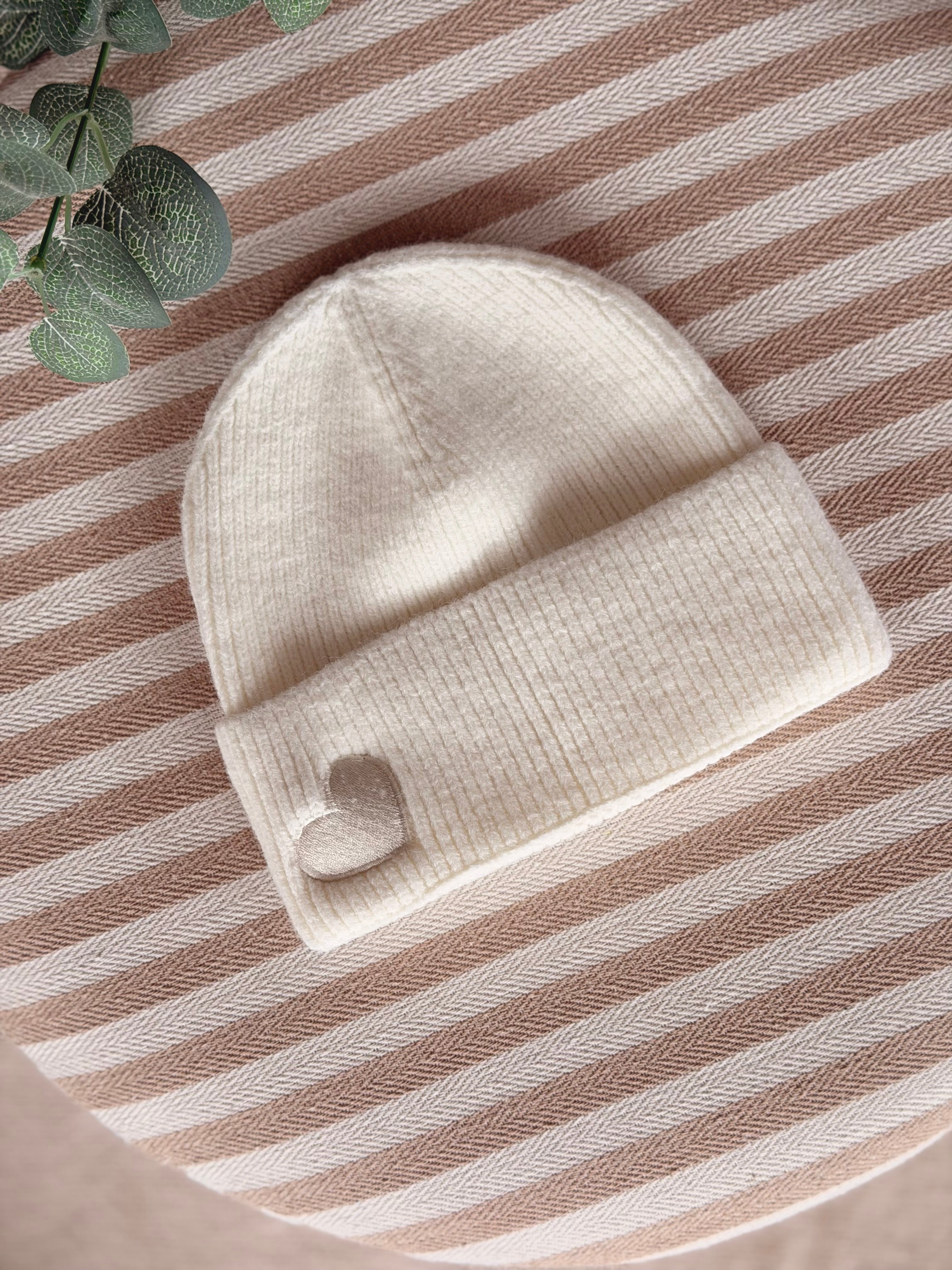 Bonnet avec écusson cœur ARTHUR