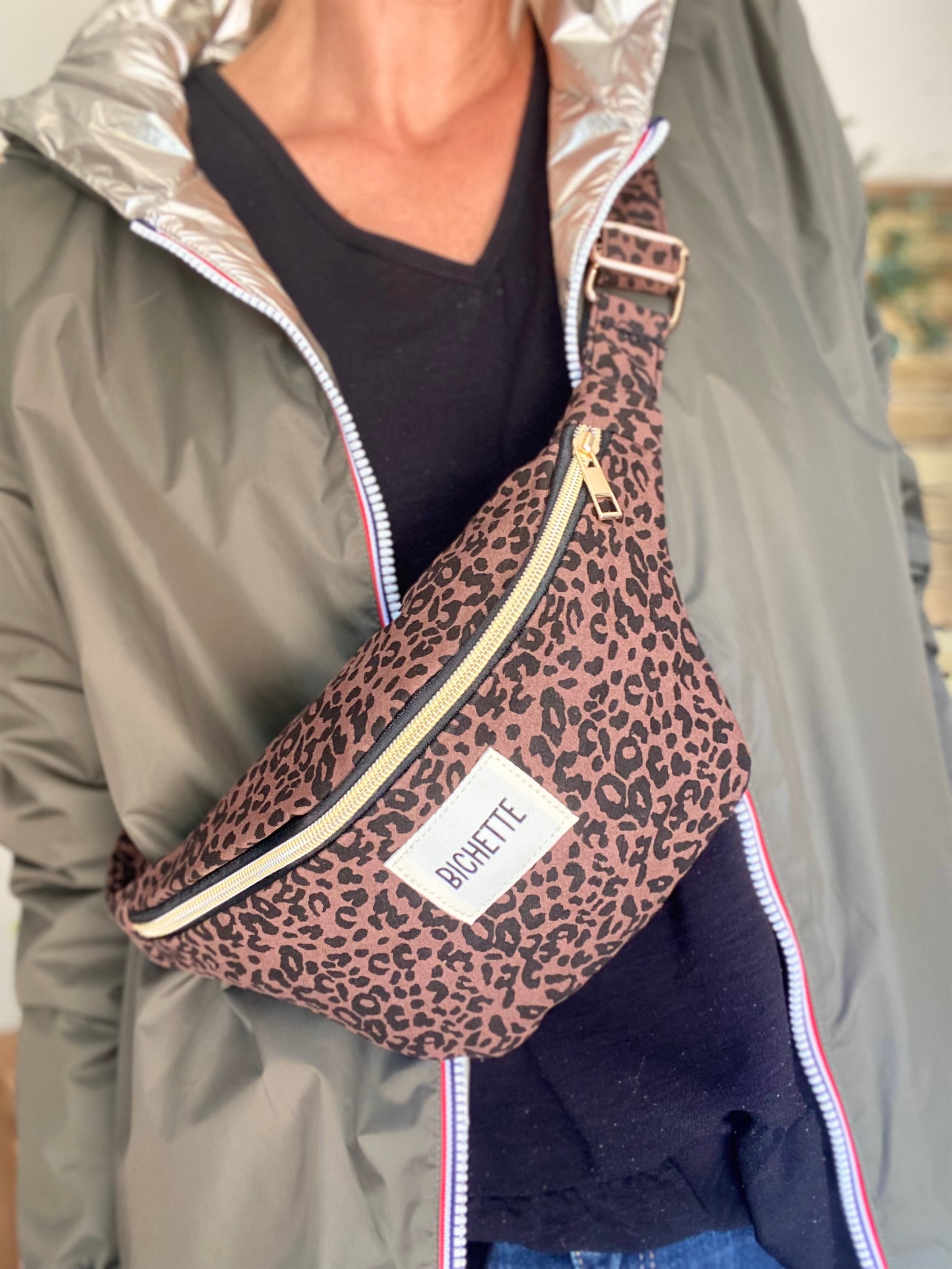 Sac banane COLETTE écusson Amour ou Bichette - motif Léopard 🐆