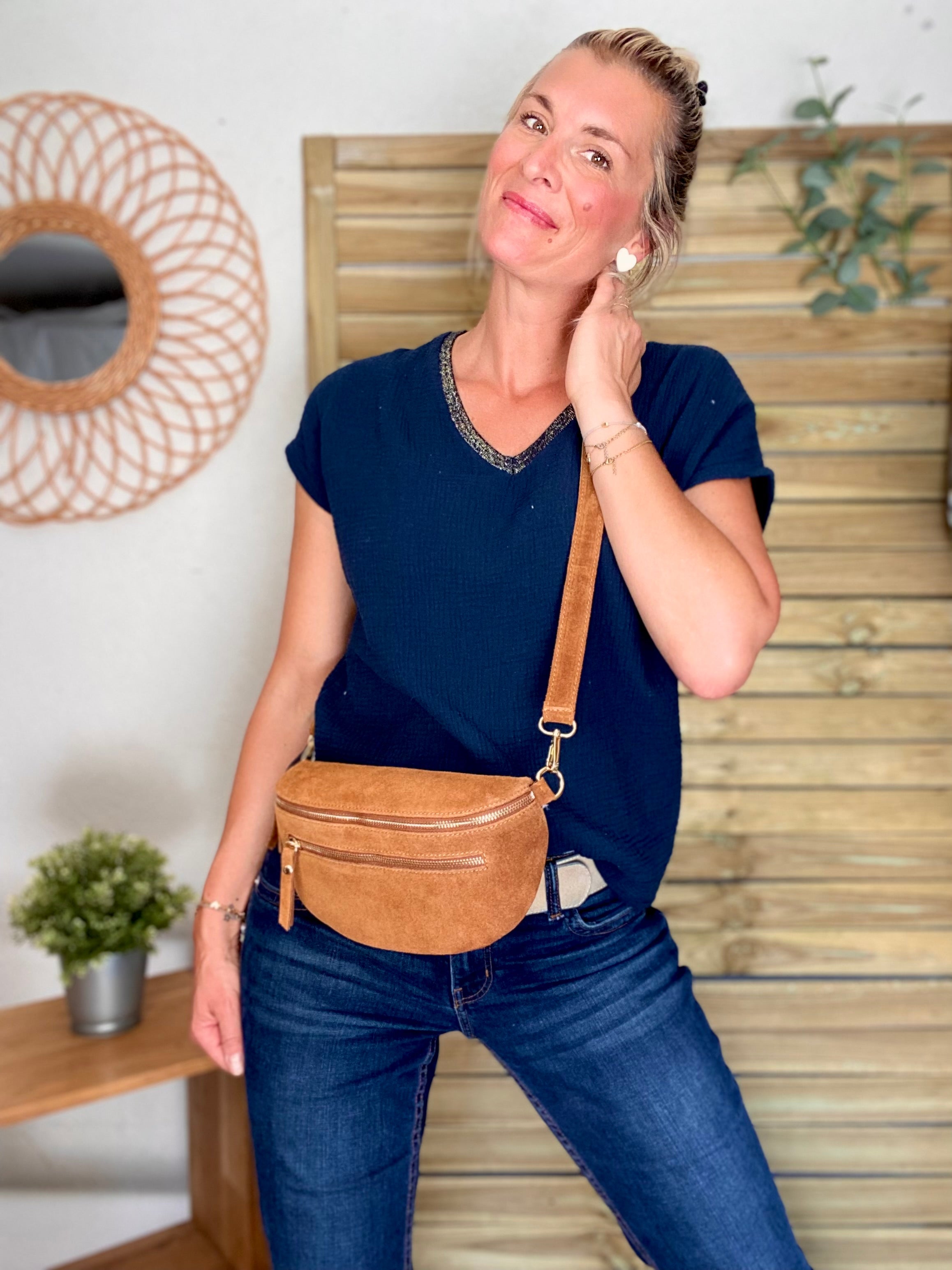 Sac banane en croûte de cuir + poche avant ALISON - Camel