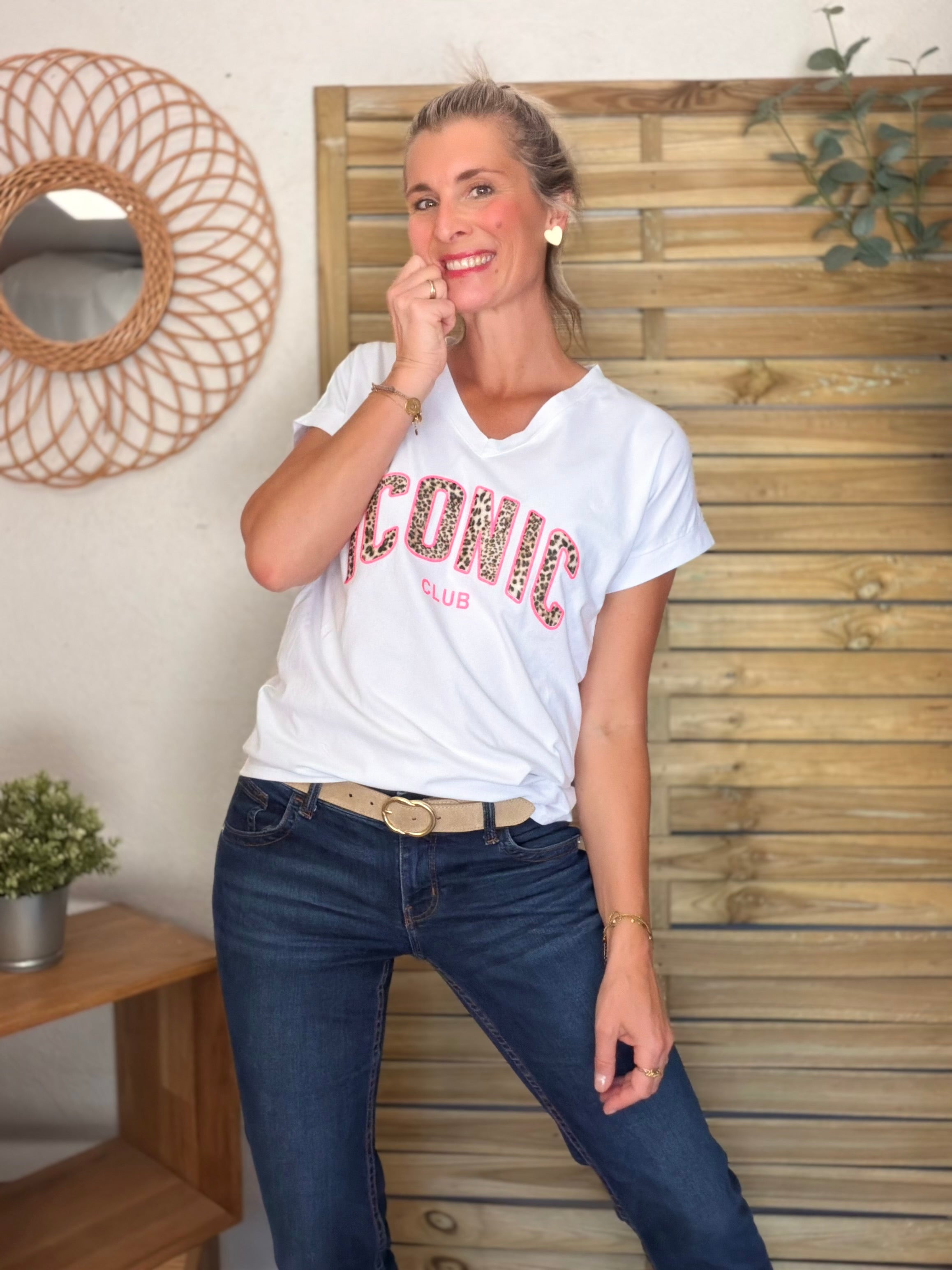 Tee shirt col V ICONIC club Léo NORMA Blanc