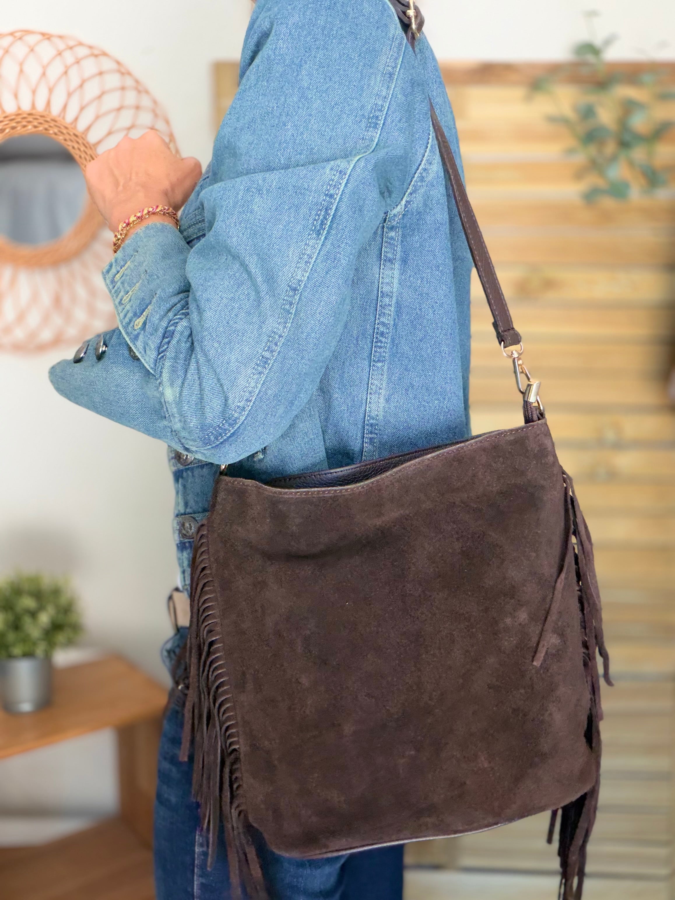 Sac seau en cuir daim avec franges KYLIE - Chocolat