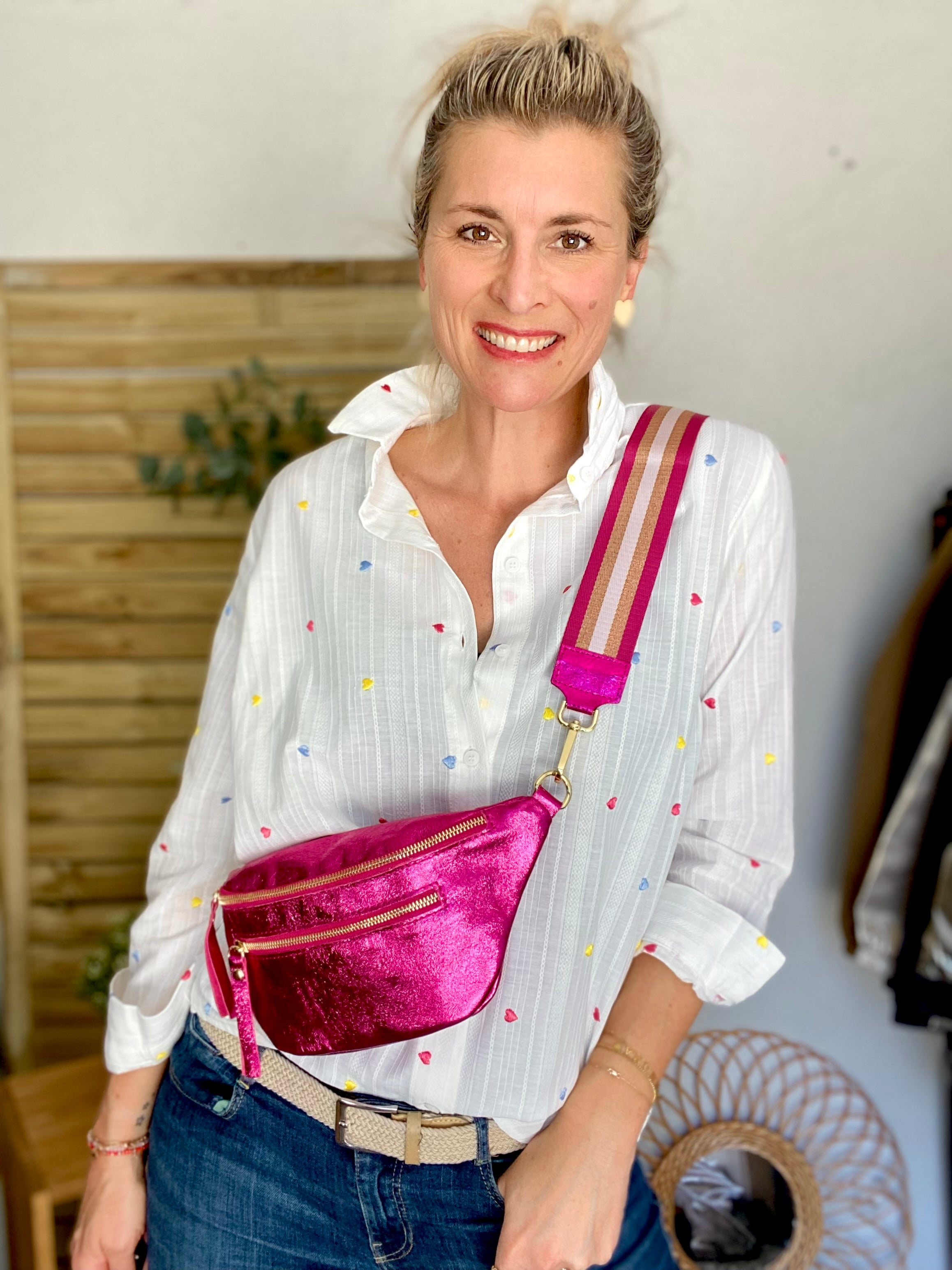 Sac banane en cuir irisé ERYN - Fuschia (9 coloris)