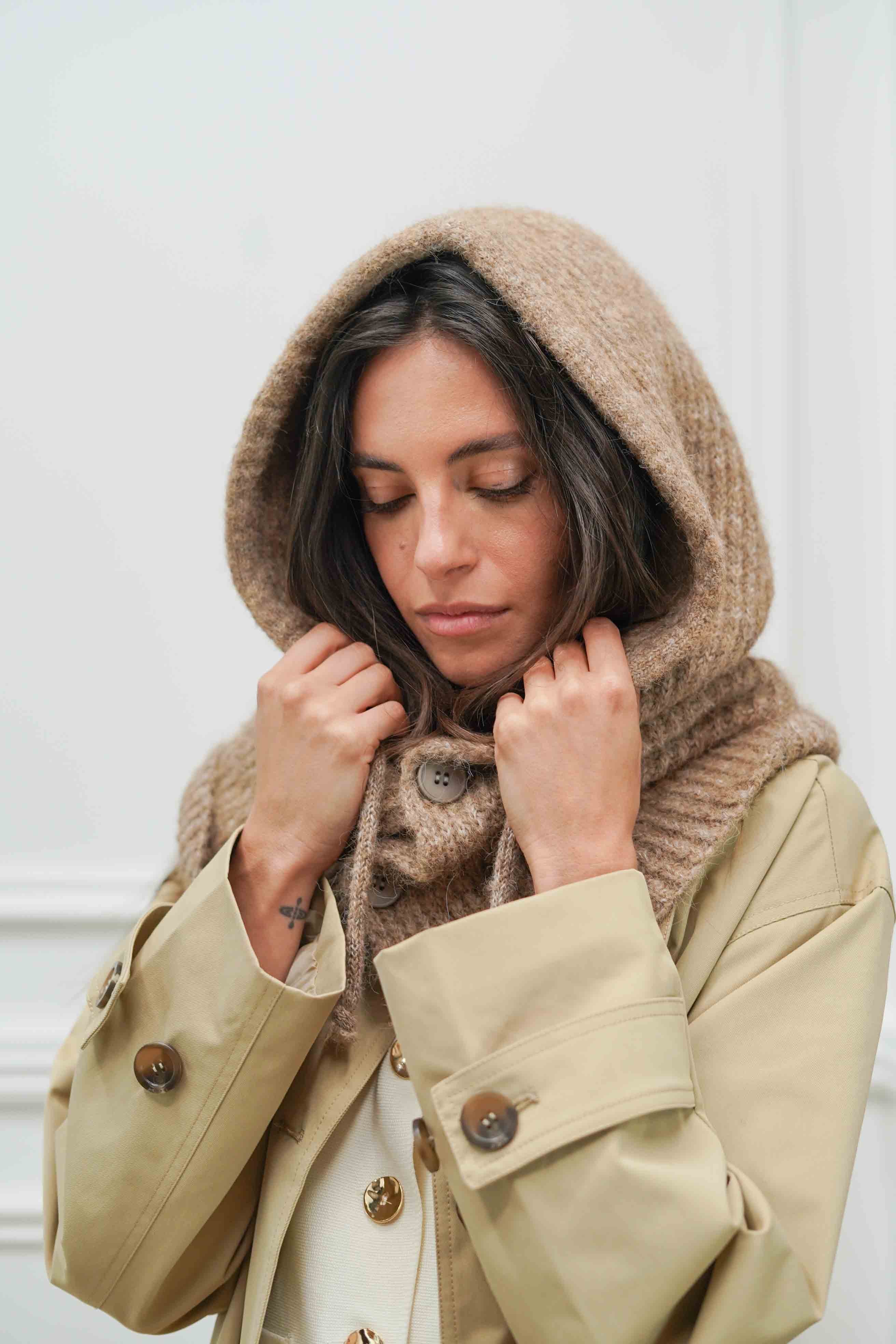 Col cagoule LORIE en maille avec bouton - Taupe