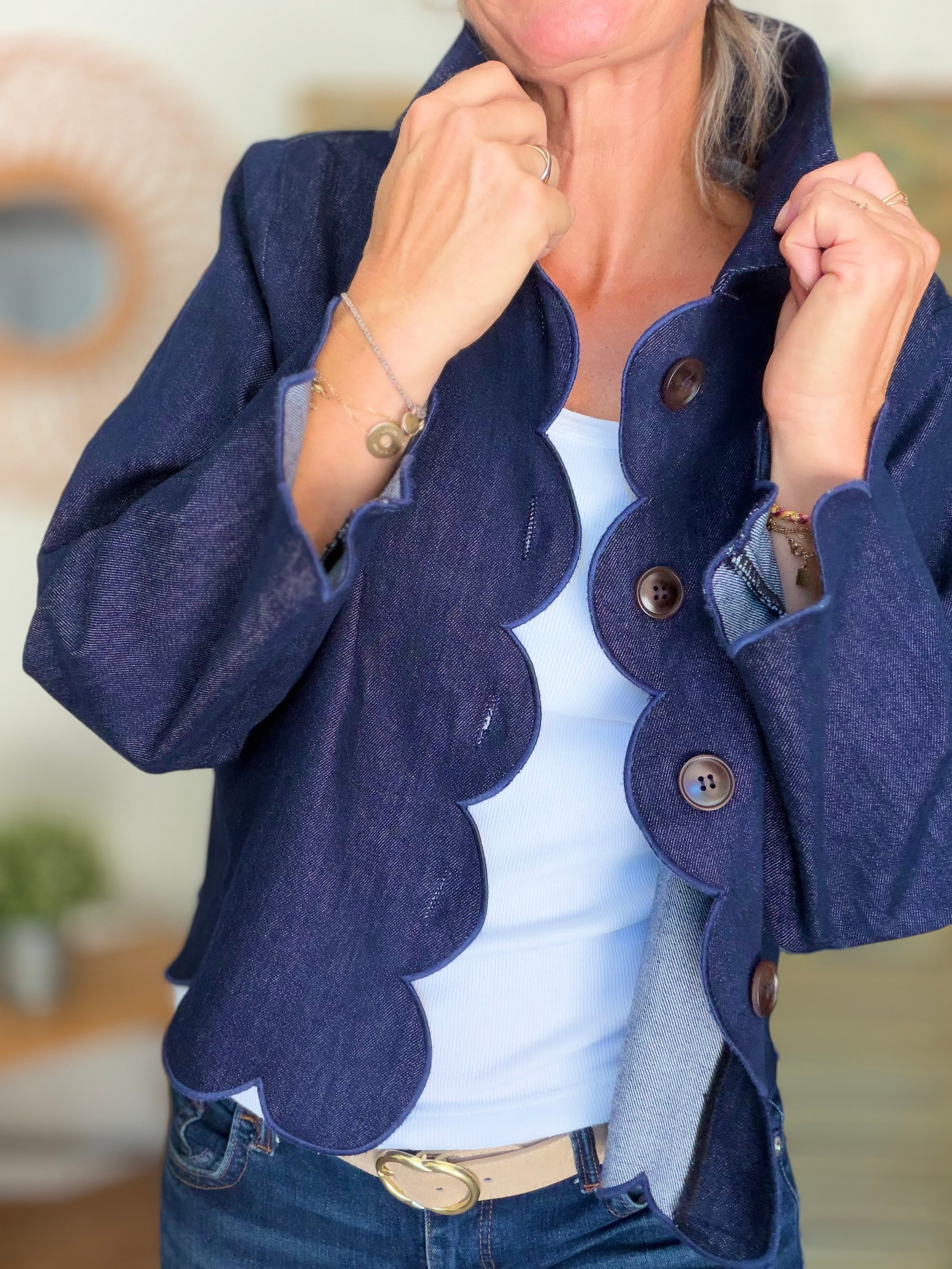 Veste courte à bords festonnés en denim CALISTE - Bleu brut