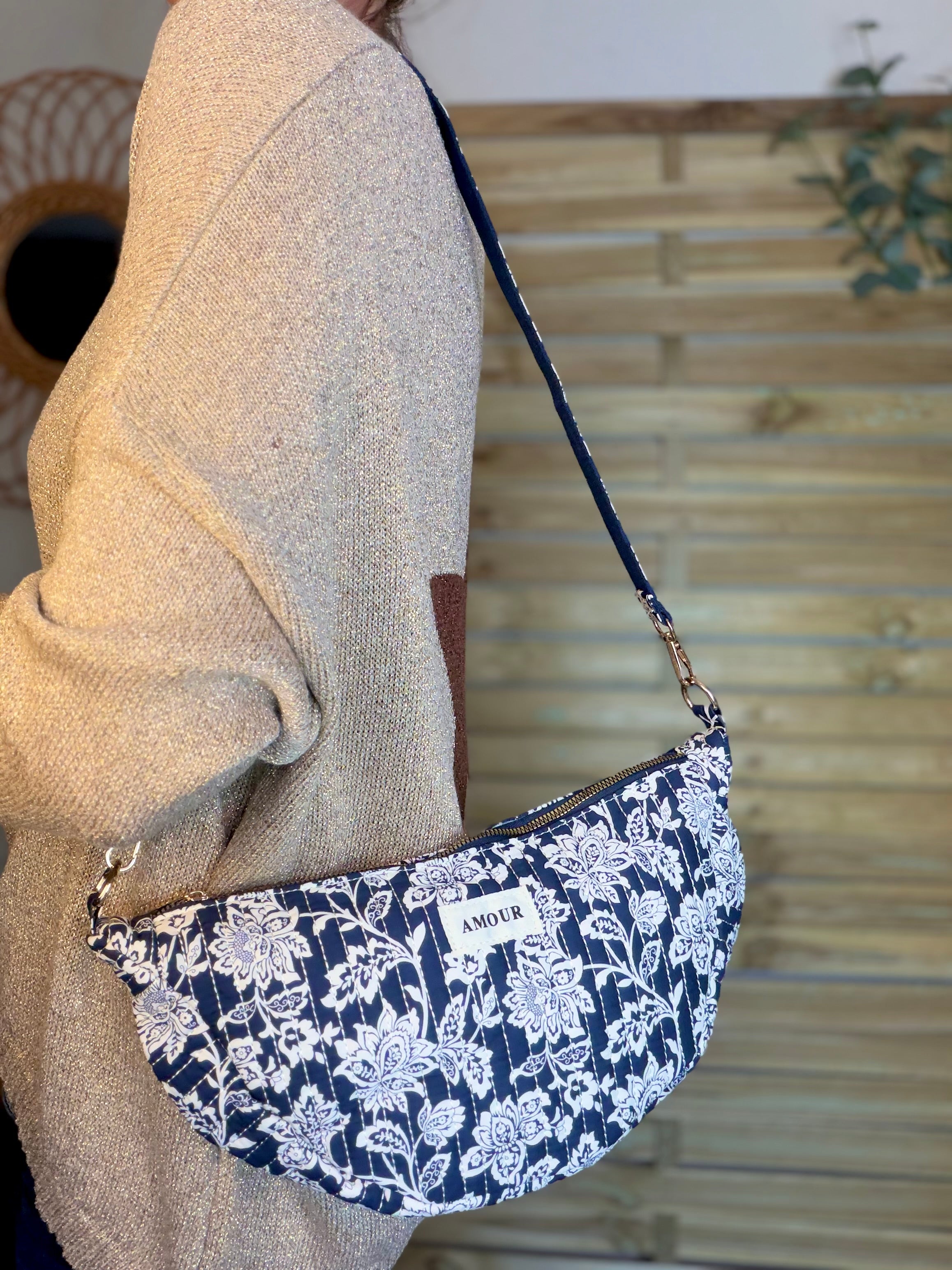 Sac demi-lune matelassé Amour JILL - Fleuri Marine